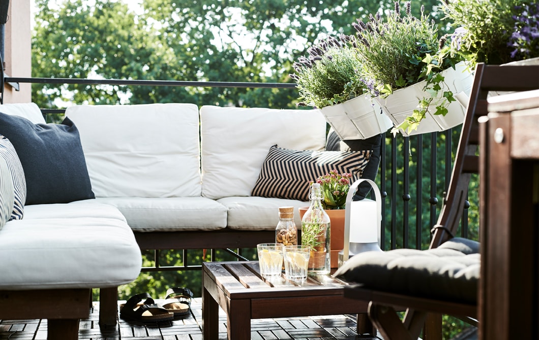 IKEA - Home visit: easy ideas for a small city balcony