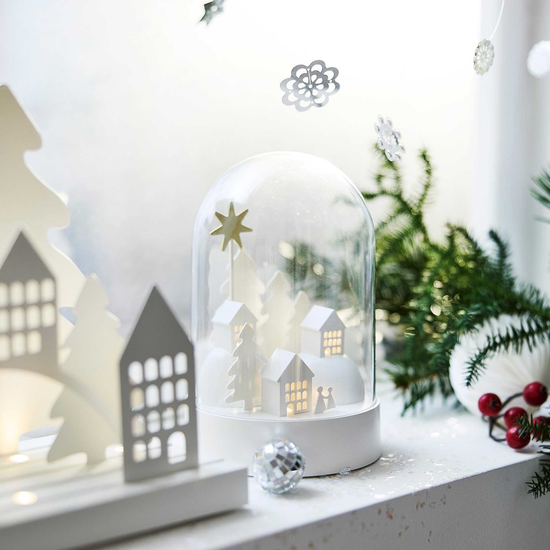 STRÅLA, table decoration with built-in LED light source/battery-operated/dome/village, 18 cm, 006.333.14