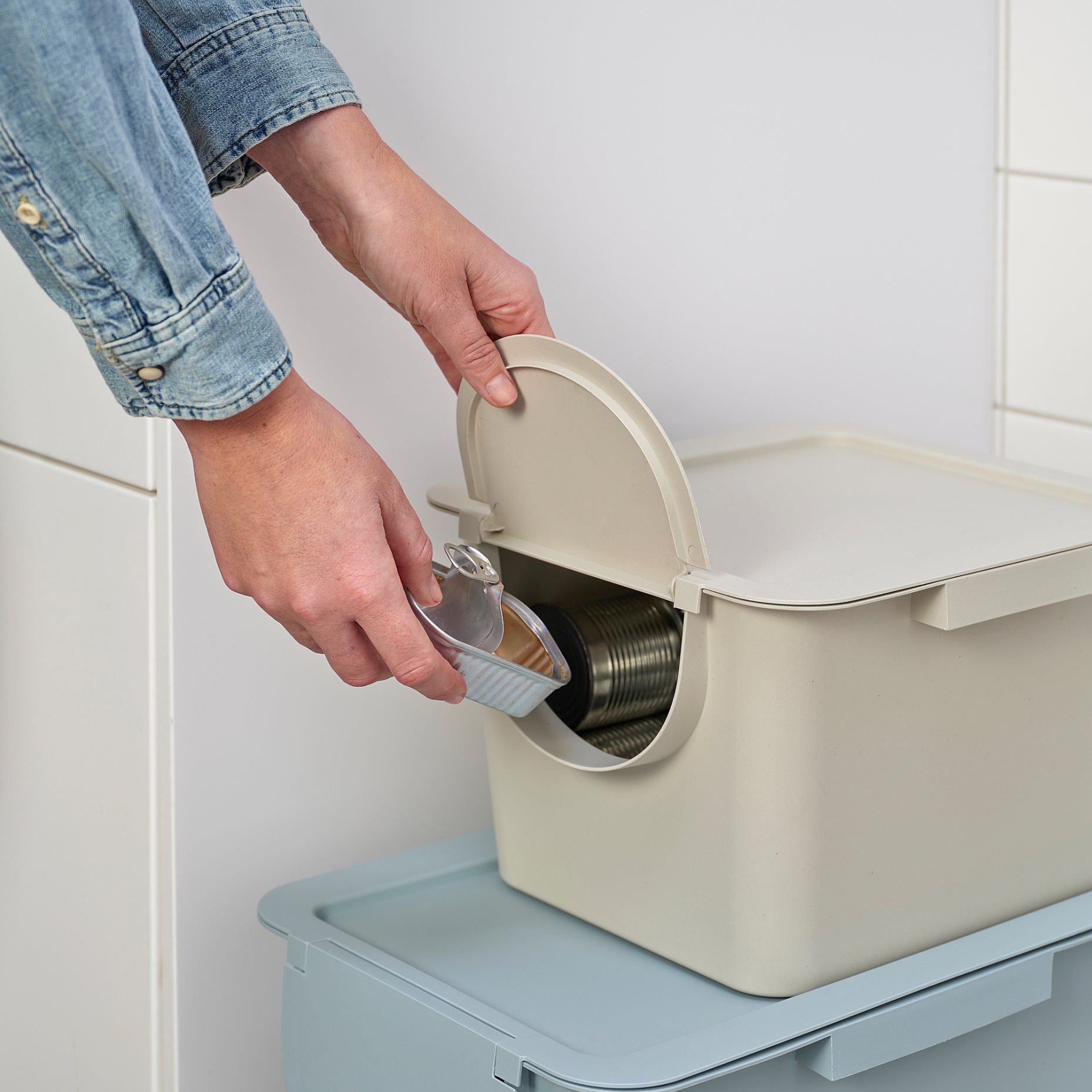 TRÖSKNING, bin with lid, 12 l, 206.101.75