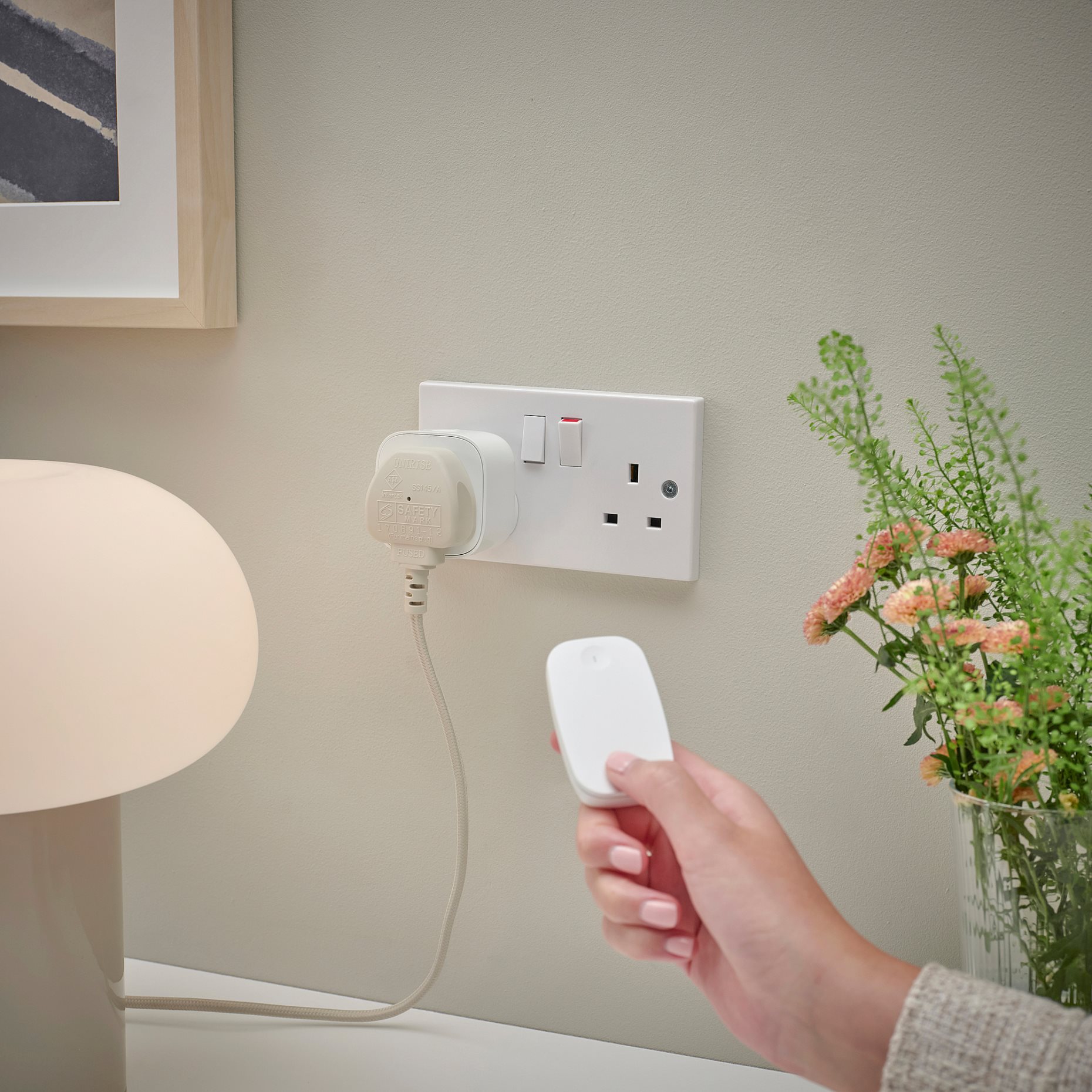 TRETAKT, έξυπνη πρίζα με τηλεχειριστήριο, 305.697.26