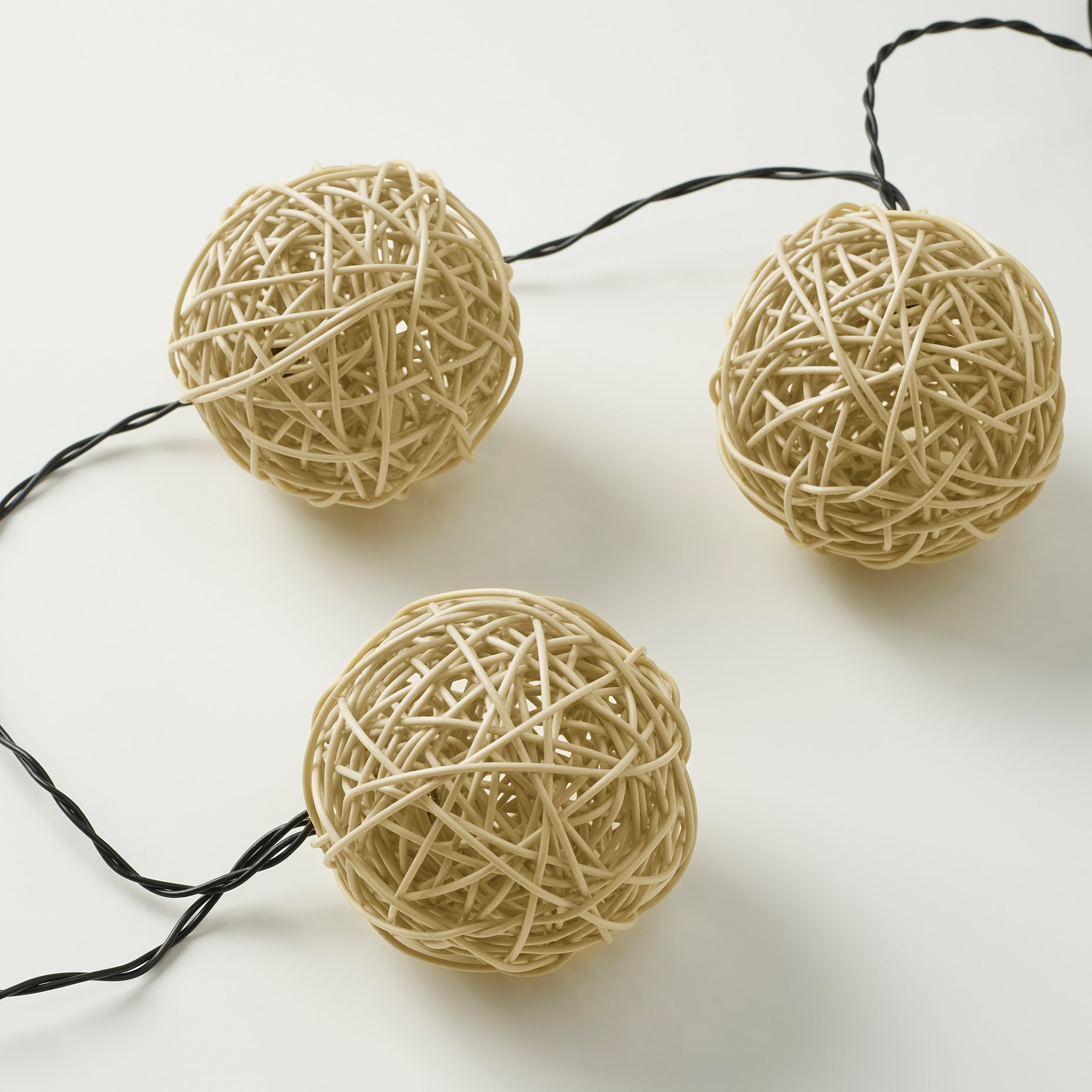 SOLVINDEN, chain with built in LED light source/12 lights/battery-operated, 305.931.56