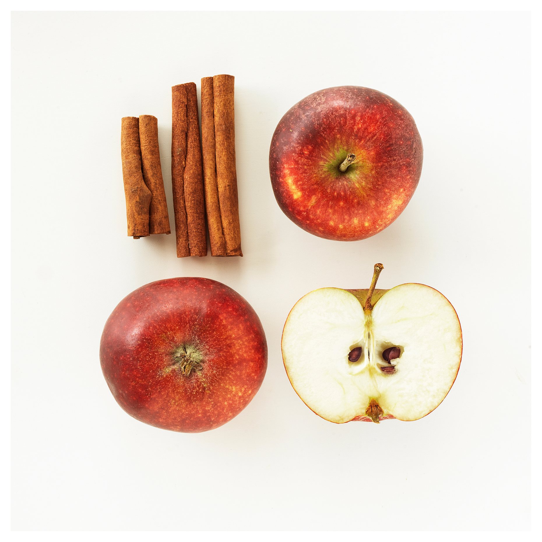 VINTERFINT, scented candle in metal tin/apple and cinnamon, 24 hr, 505.999.11