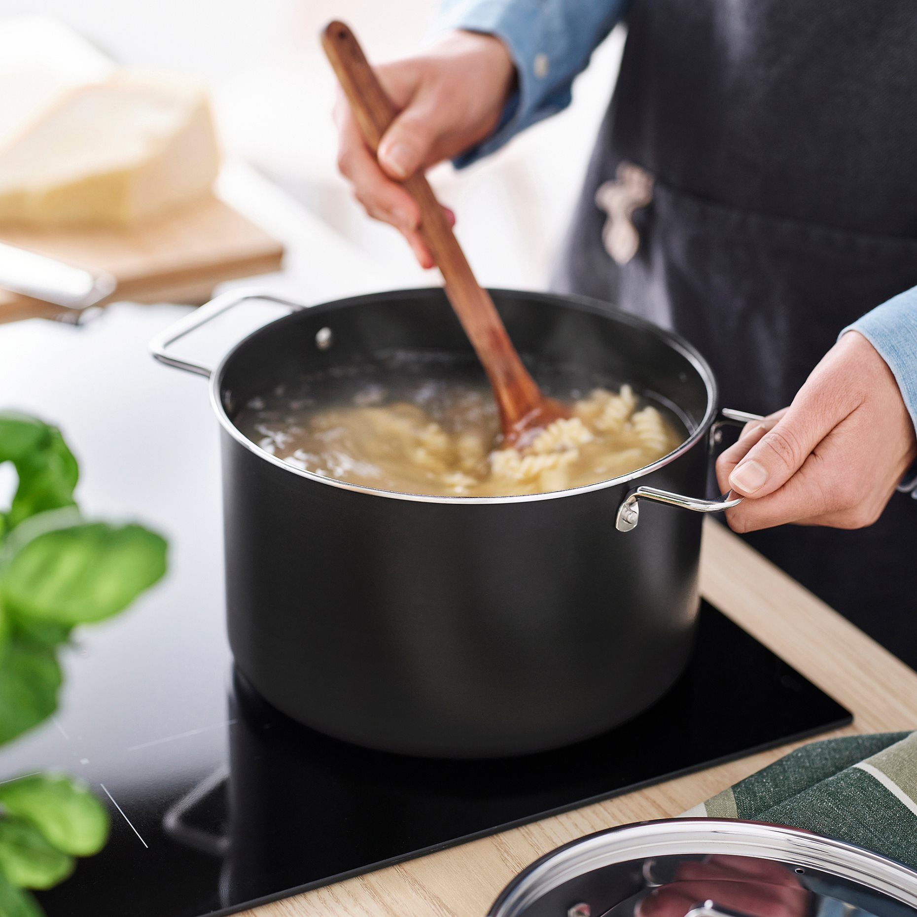 GULDÖRING, pot with lid and non-stick coating, 5 l, 506.094.58