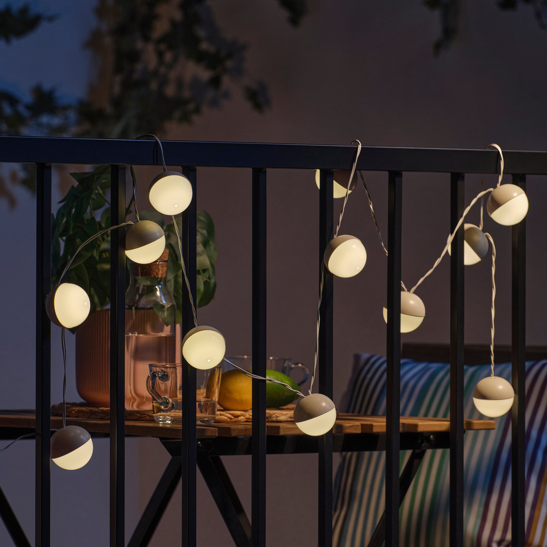 SOLVINDEN, solar-powered lighting chain with built-in LED light source/12 lights, 506.191.84