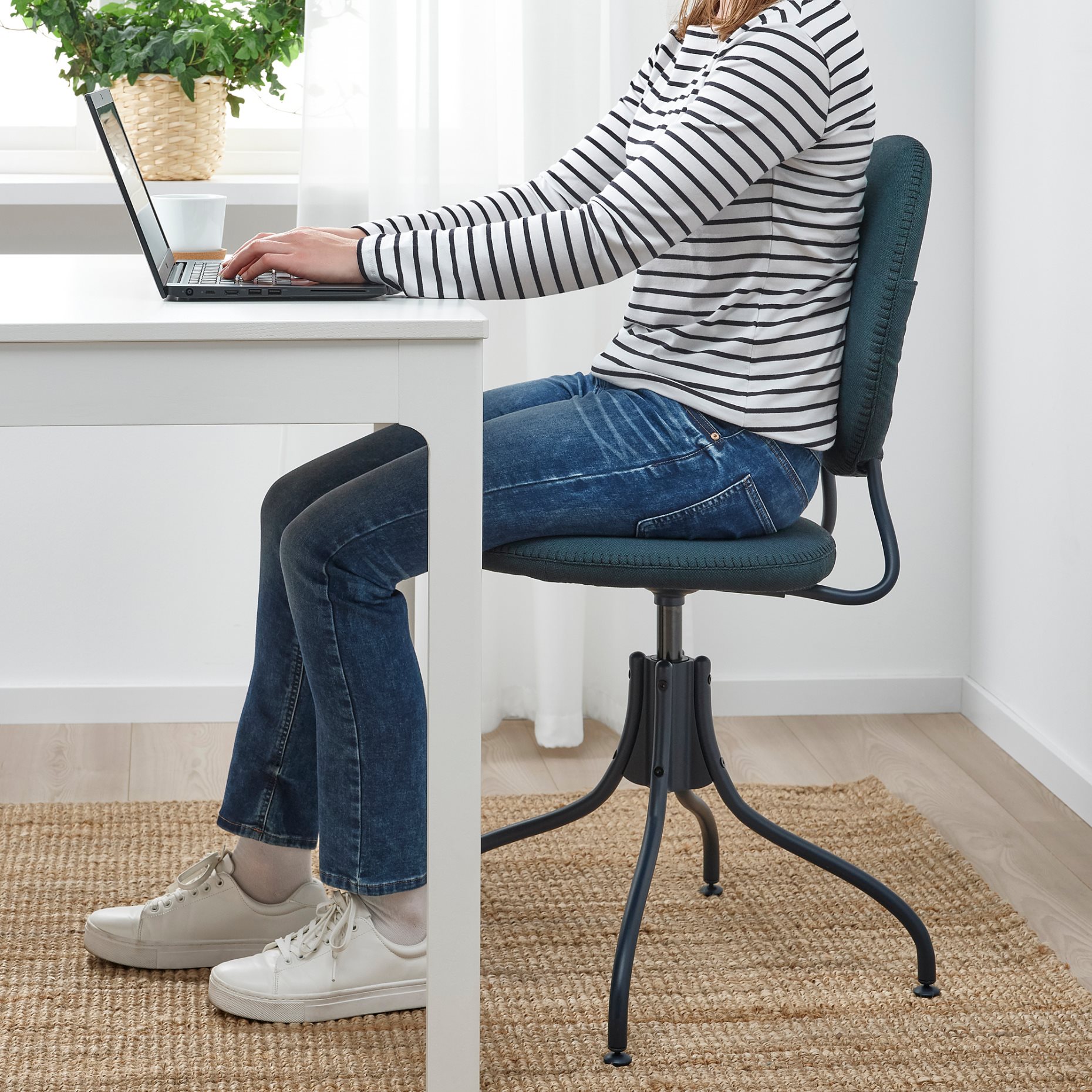 BJÖRKBERGET, swivel chair, 604.817.94