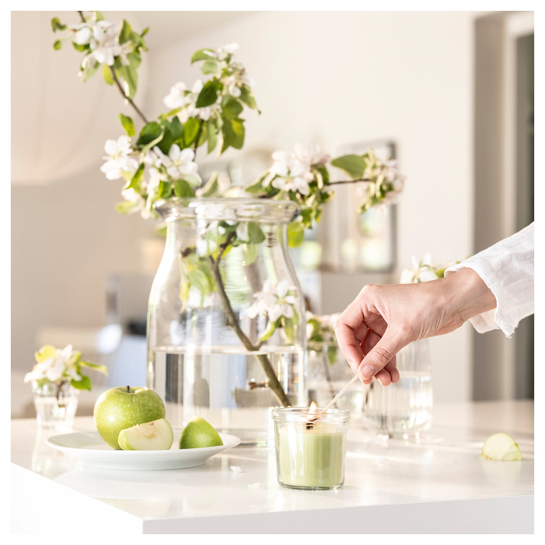 LOVSKOGSLUND, αρωματικό κερί σε ποτήρι/μήλο, 20 ώρες, 705.820.52