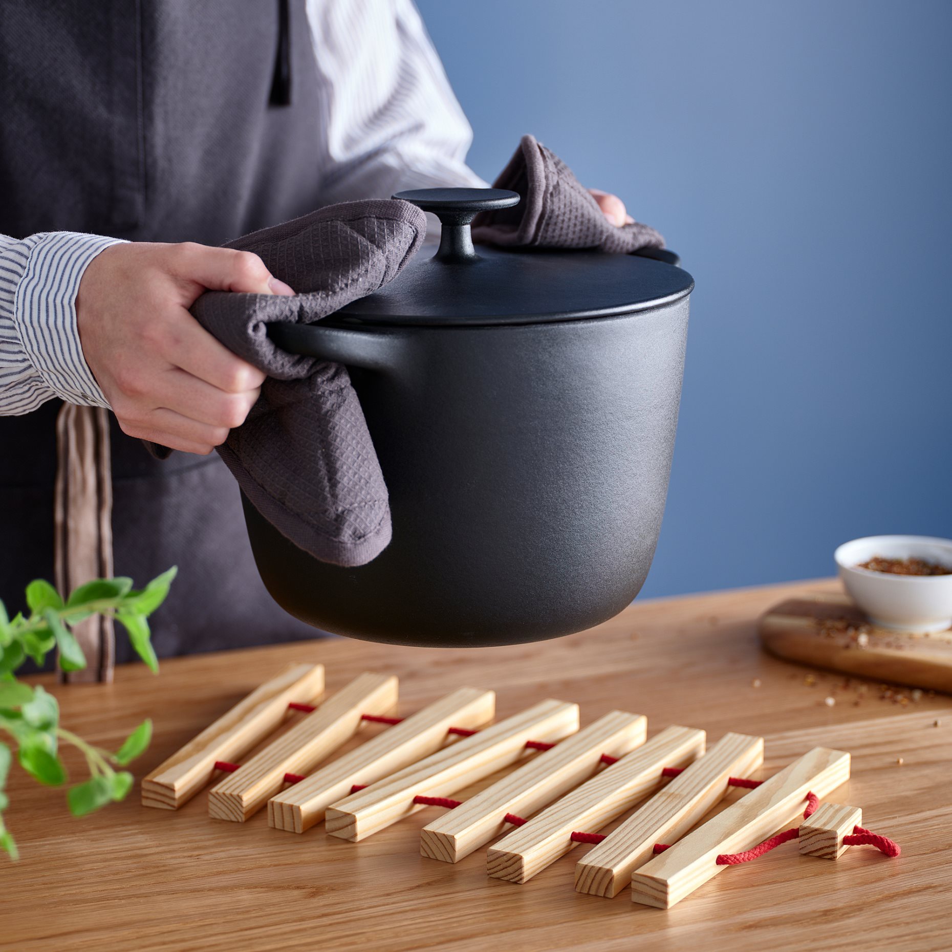 HALVNÄBB, extendable pot stand, 16-32x20 cm, 706.021.73