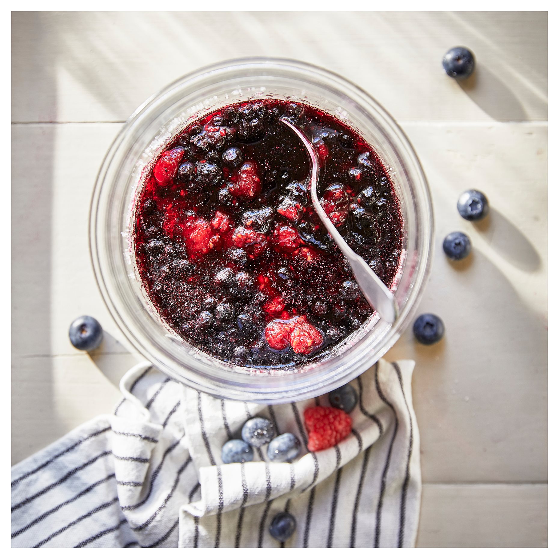 STÖRTSKÖN, αρωματικό κερί σε ποτήρι/μούρα, 20 ώρες, 805.021.11