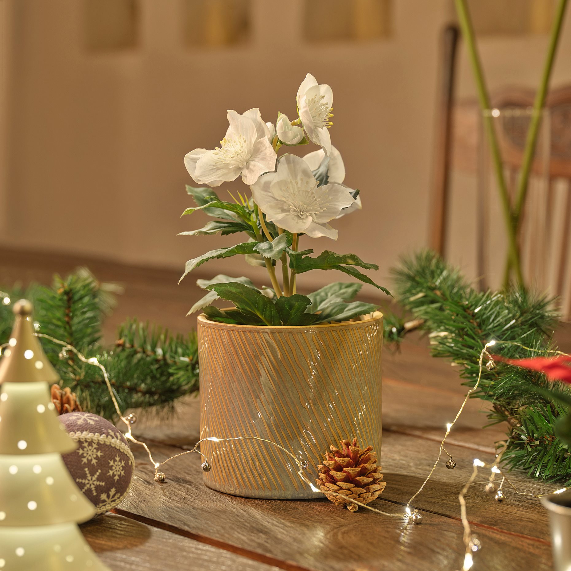 VINTERFINT, τεχνητό φυτό σε γλάστρα εσωτερικού/εξωτερικού χώρου Τριαντάφυλλο Χριστουγέννων, 12 cm, 805.621.43