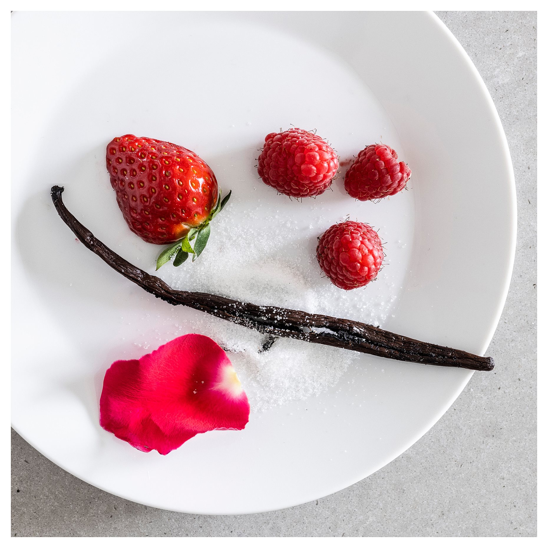 SOTRONN, αρωματικό κερί σε κεραμικό βάζο/μούρα & βανίλια, 25 ώρες, 805.623.79