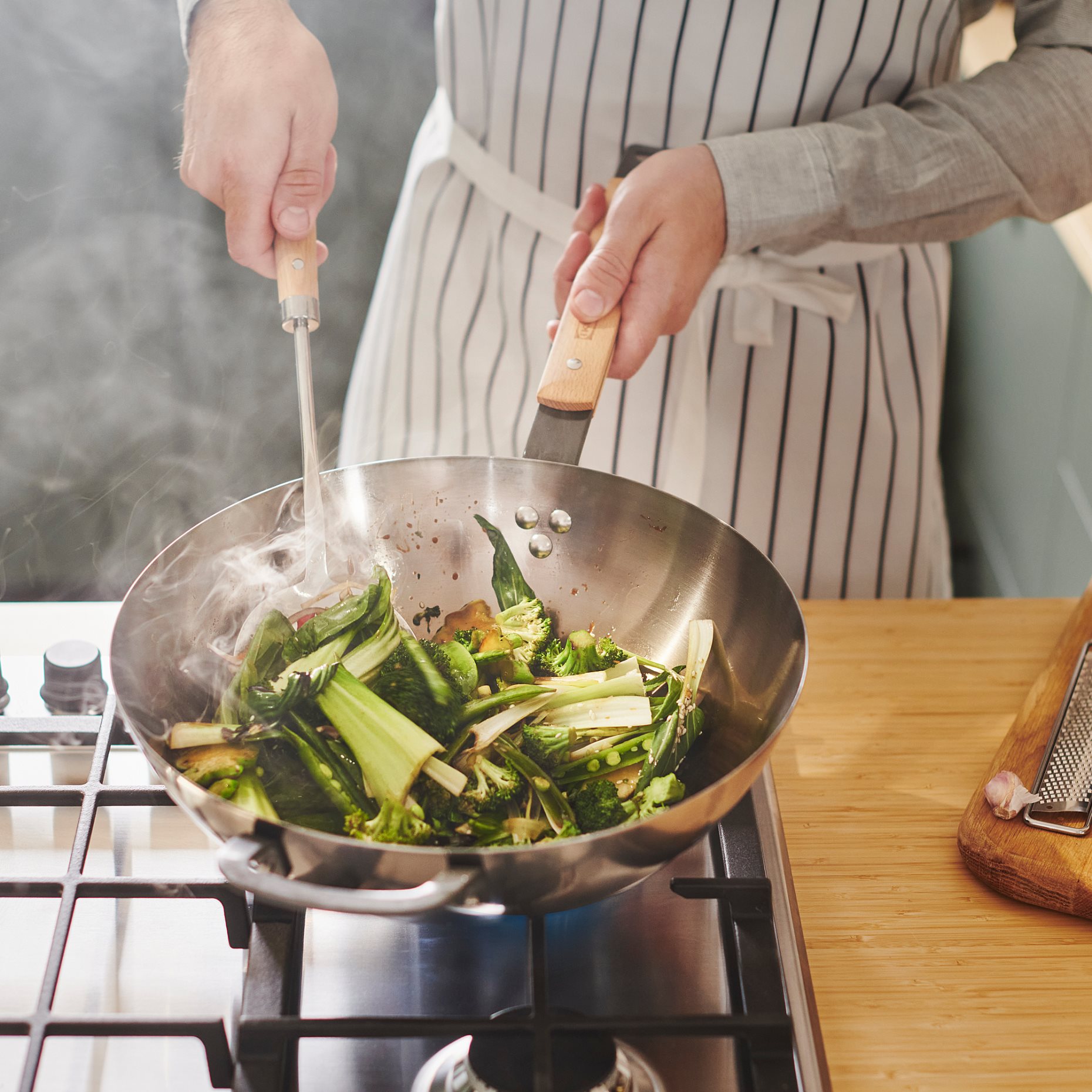 VARDAGEN, wok with lid, 32 cm, 806.048.45