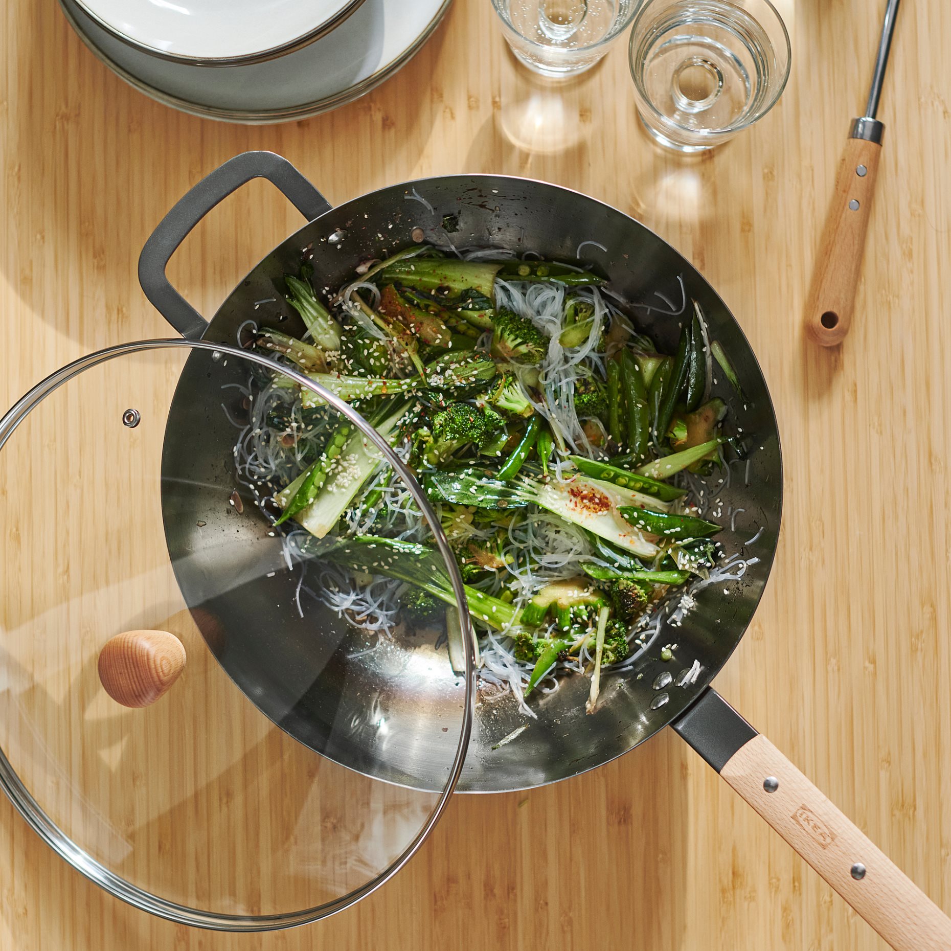 VARDAGEN, wok with lid, 32 cm, 806.048.45