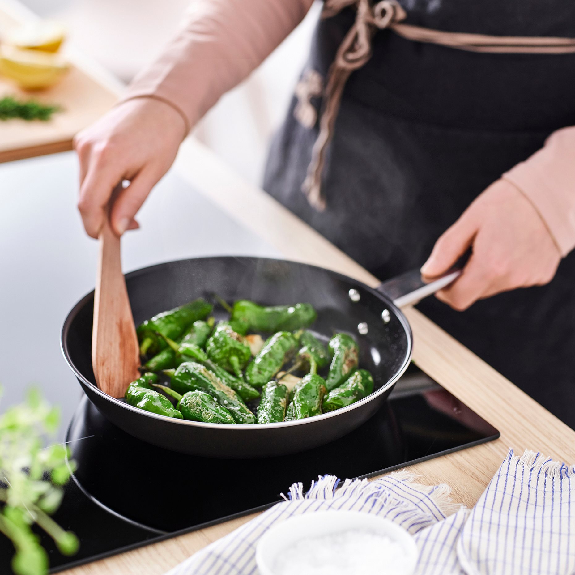 GULDÖRING, frying pan with non-stick coating, 24 cm, 806.094.71
