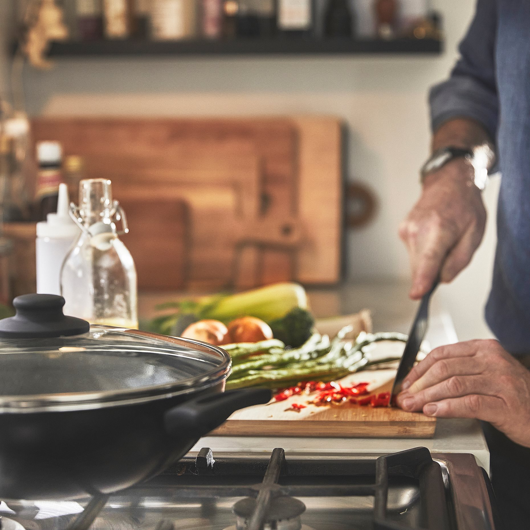 HEMLAGAD, wok with lid non-stick coating, 28 cm, 905.809.19