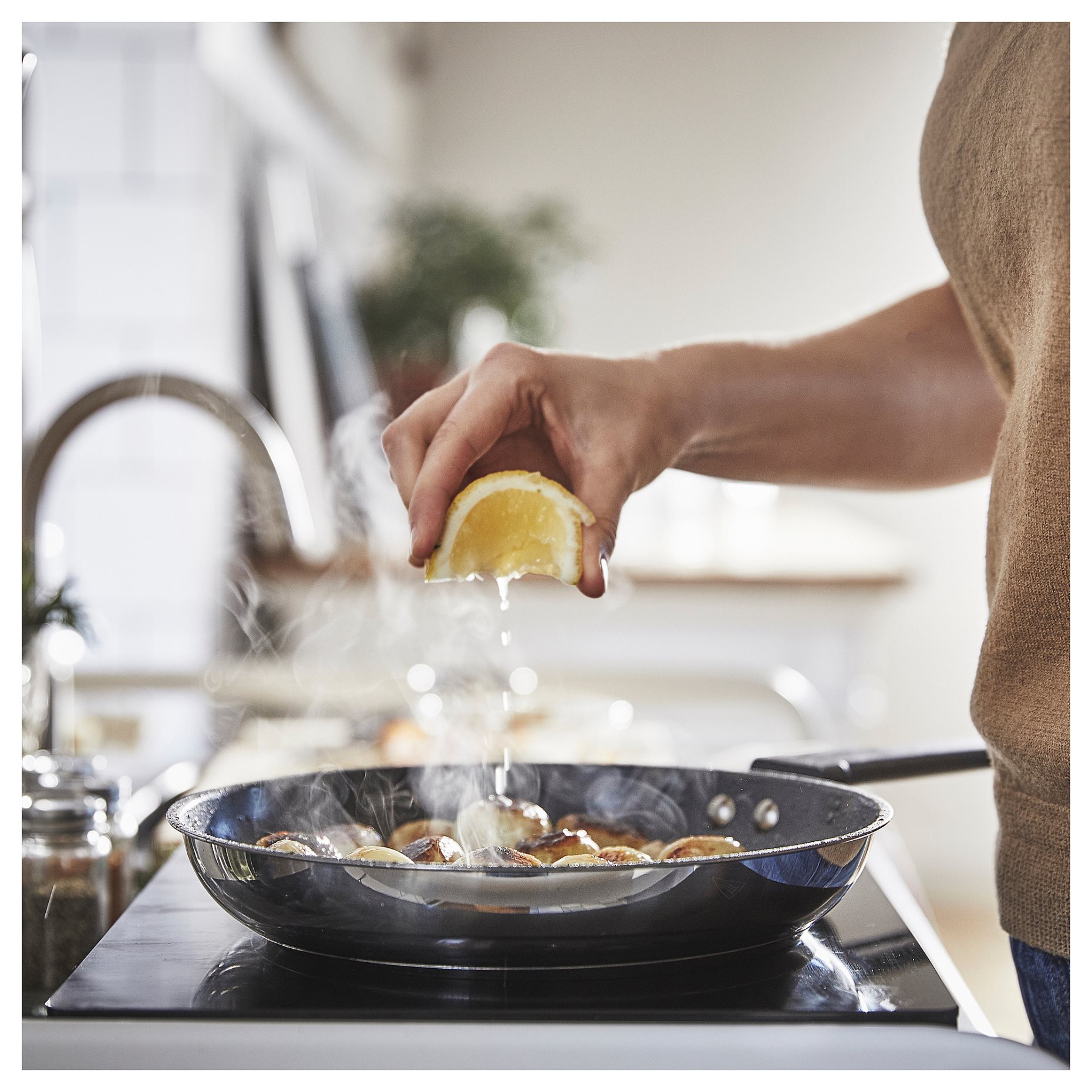 MIDDAGSMAT, frying pan/non-stick coating, 24 cm, 005.452.18