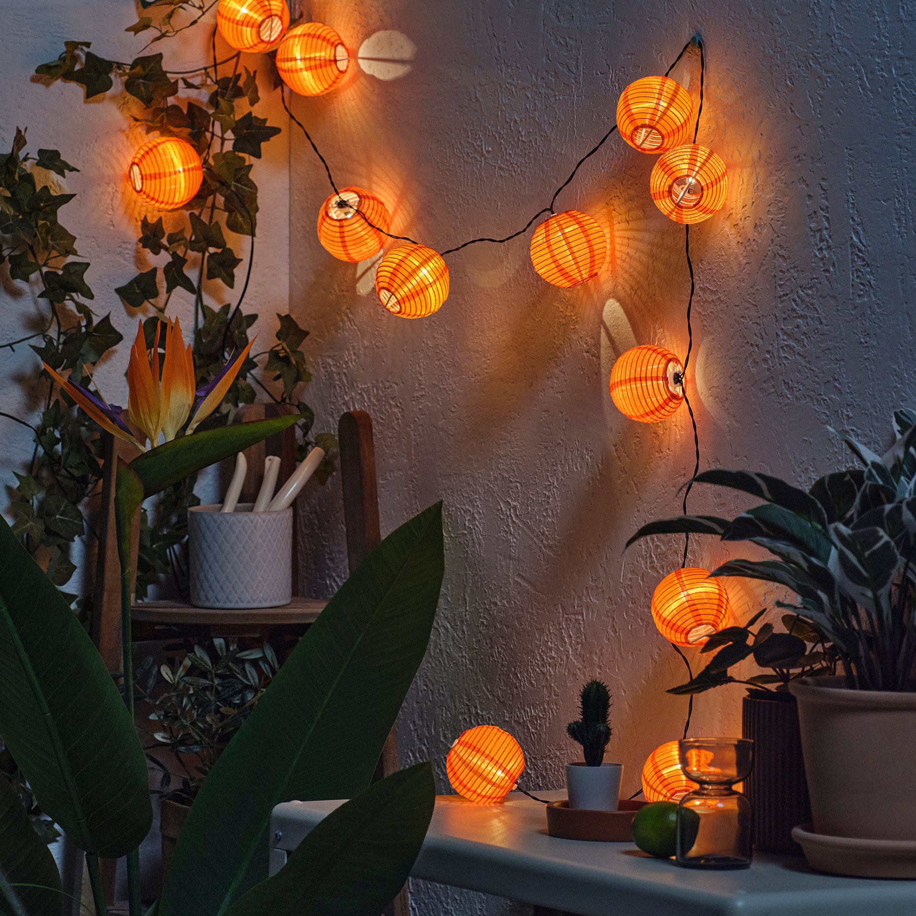 SOLVINDEN, chain with built in LED light source/12 lights/outdoor/battery-operated, 105.932.04