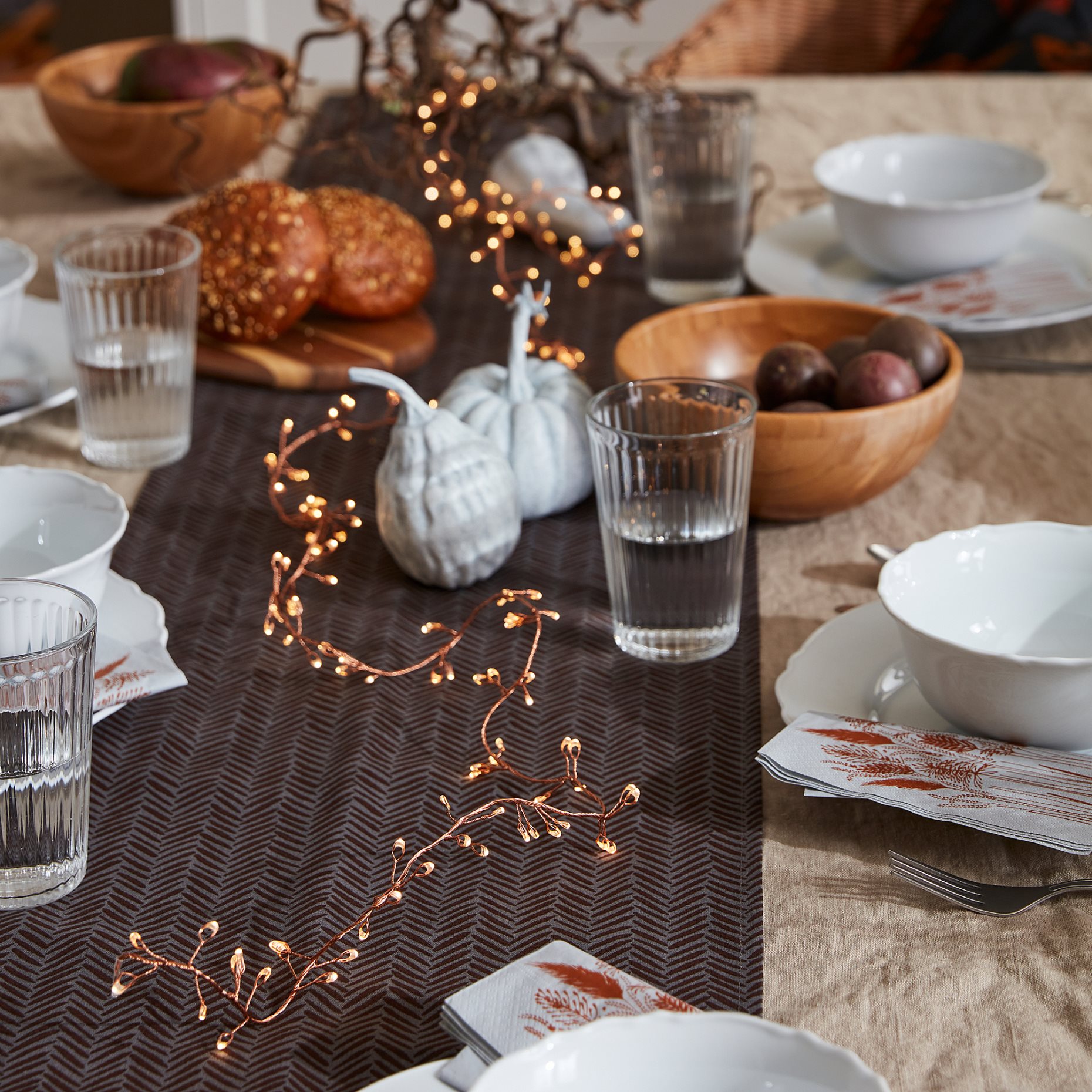 STRÅLA, lighting chain with built in LED light source/160 lights/battery-operated, mini, 106.061.69