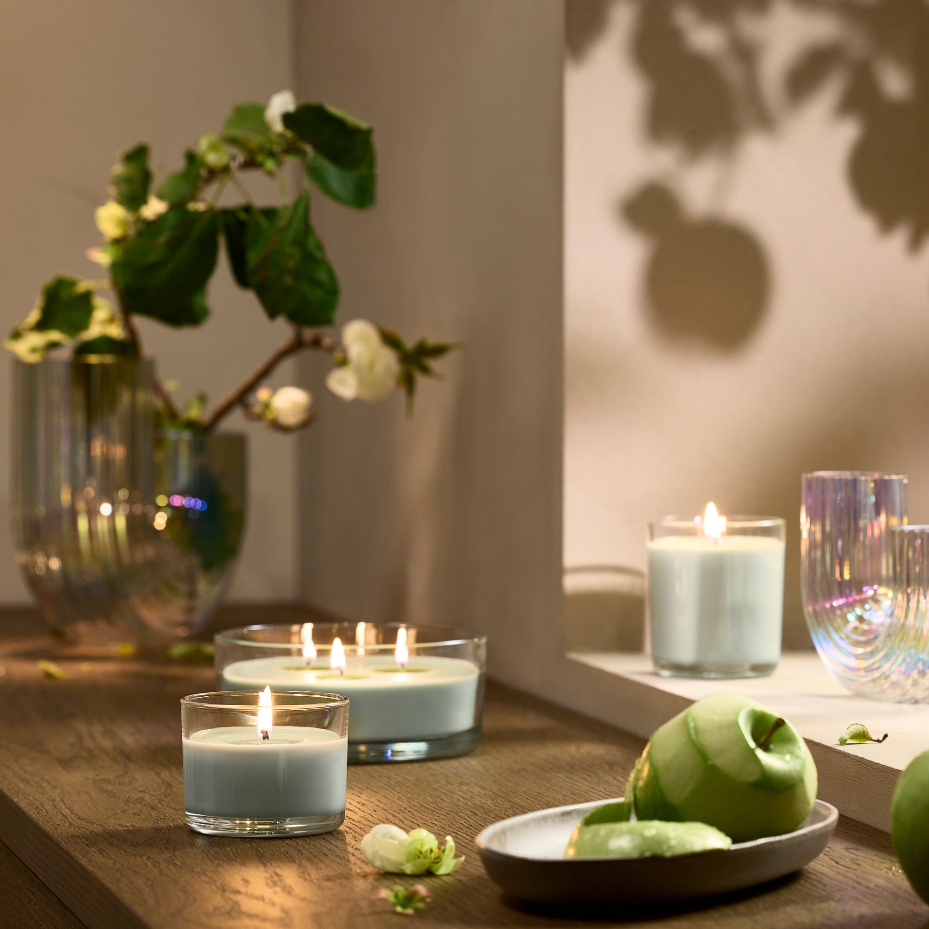 LOTSFÅGEL, scented candle in glass/Apple, 40 hr, 406.083.84