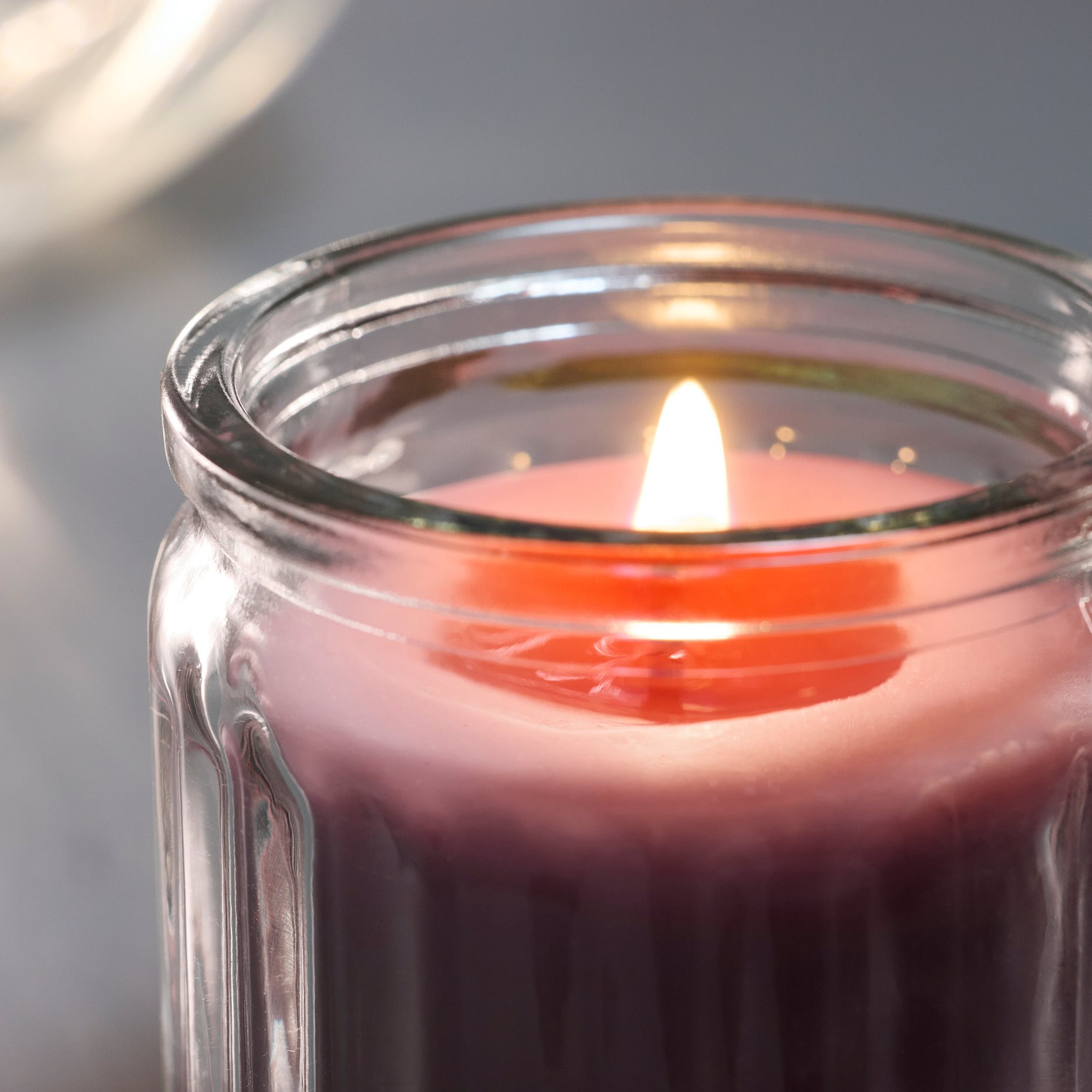 HÖKGÖK, scented candle in glass/red berries , 12 hr, 406.087.32