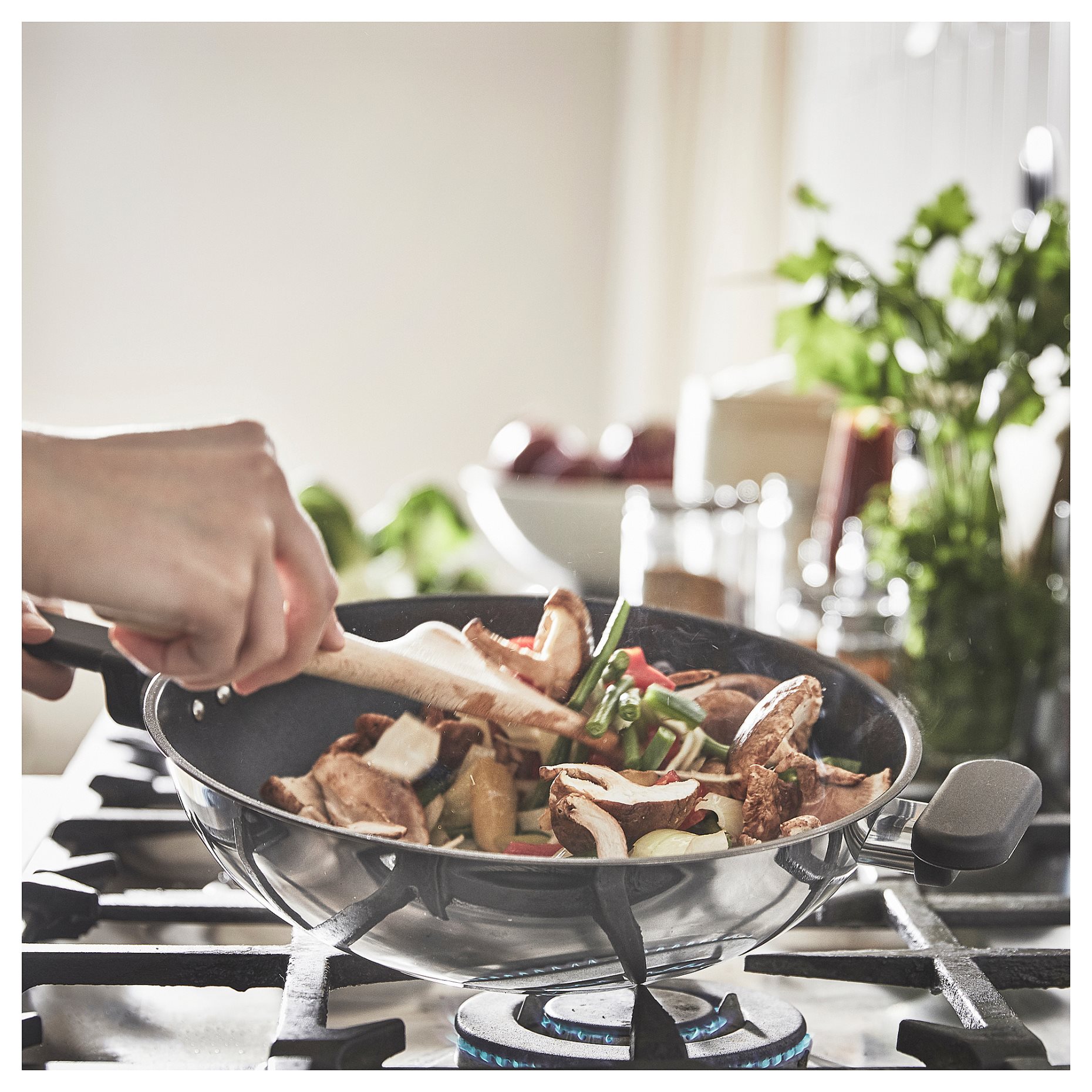 MIDDAGSMAT, wok/non-stick coating, 28 cm, 504.636.96