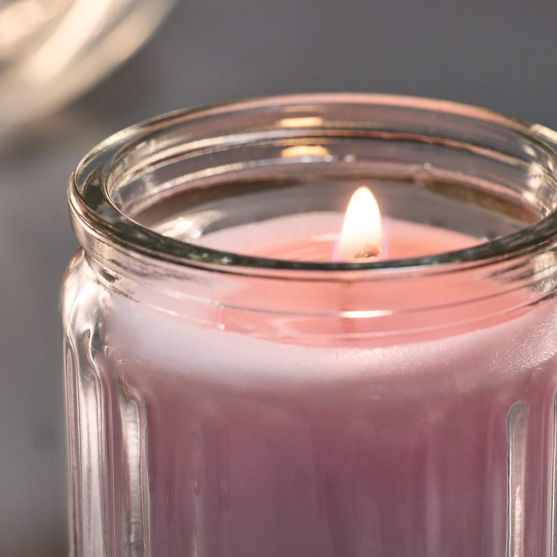 HÖKGÖK, scented candle in glass/pink flowers , 12 hr, 606.087.31