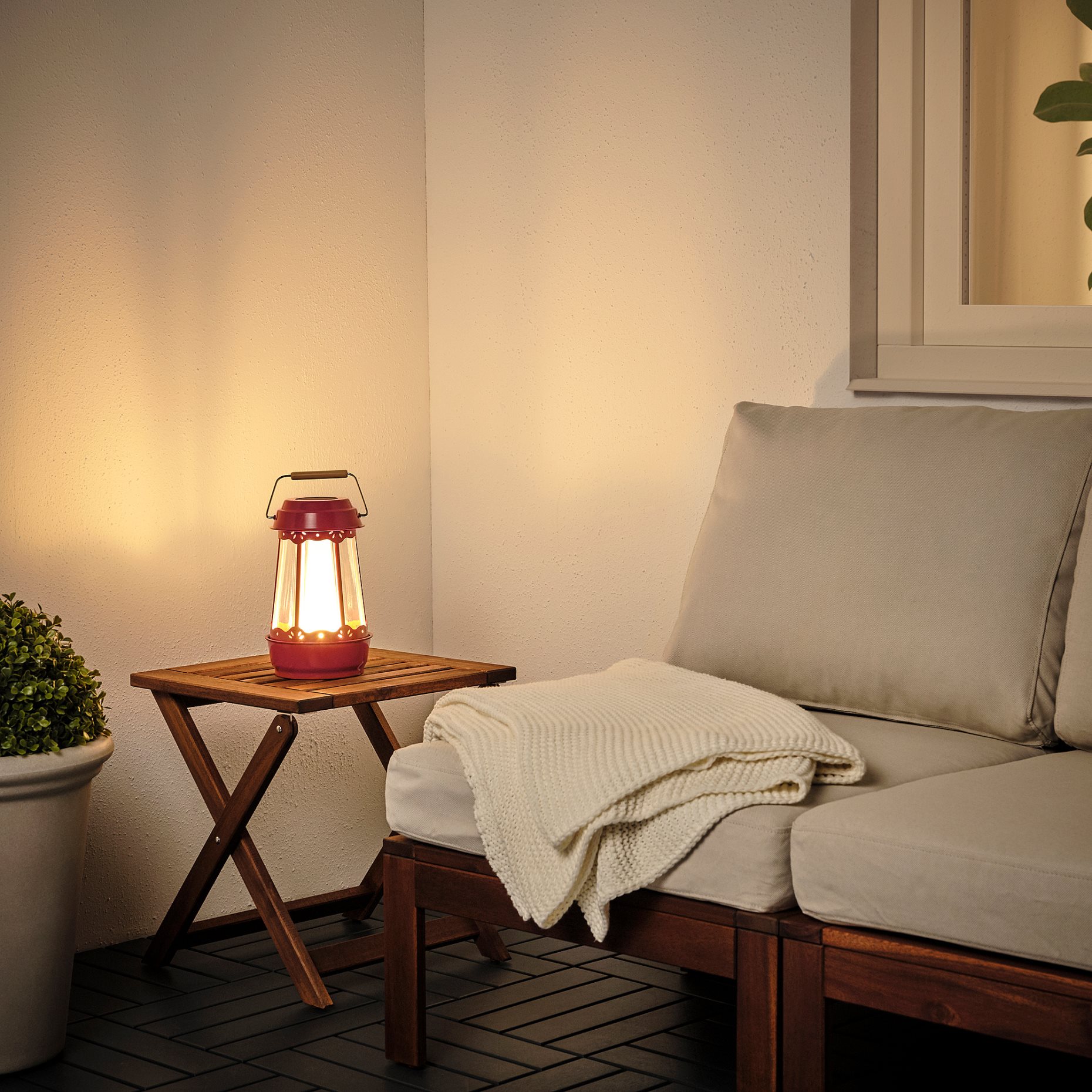 SOLVINDEN, solar-powered table lamp with built-in LED light source/house, 25 cm, 805.145.95