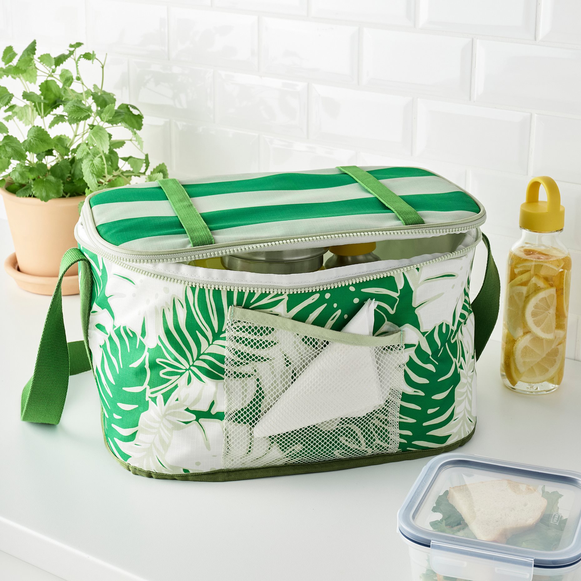 SOMMARFLOX, cooling bag/patterned, 38x26x22 cm, 805.492.84
