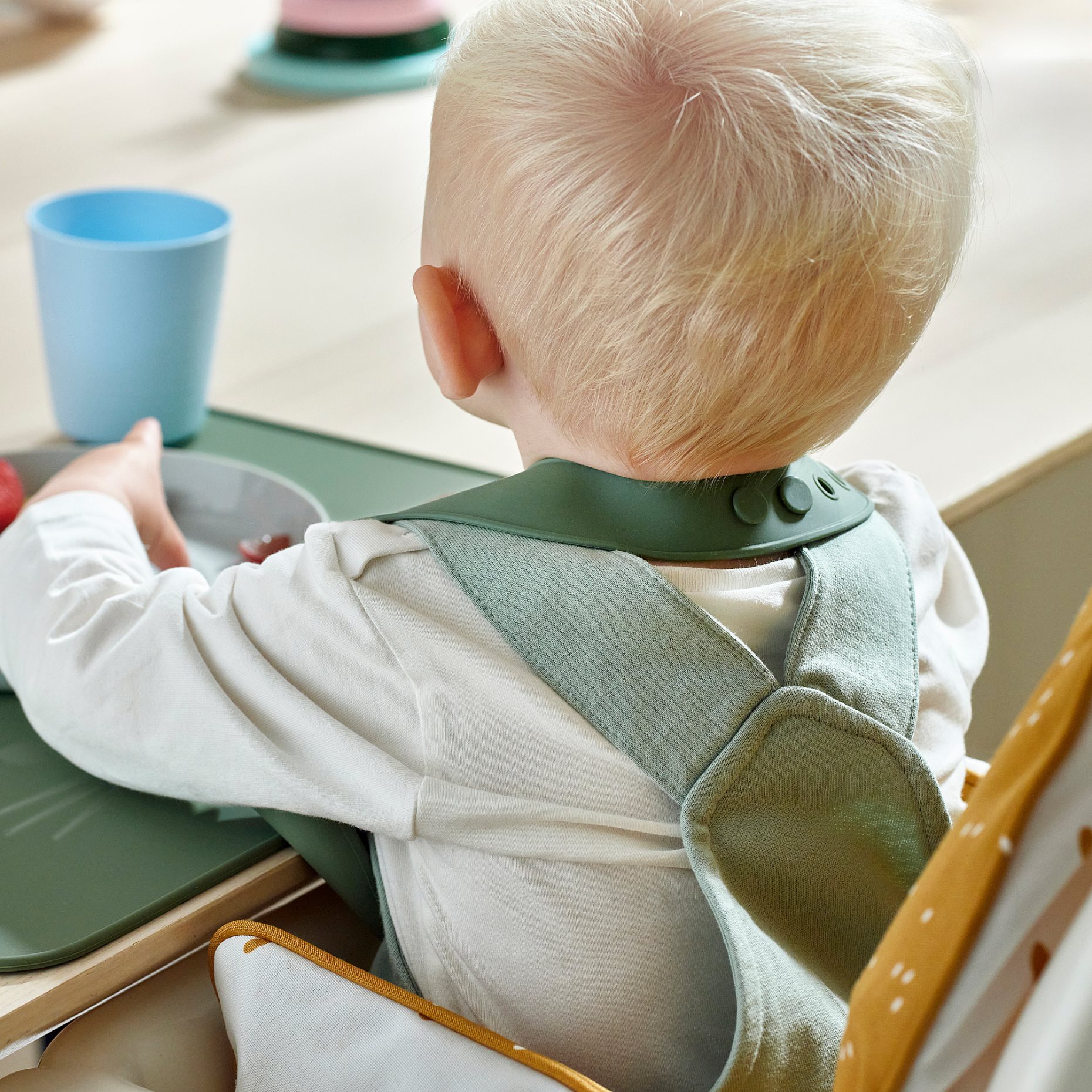 GULDVÄVARE, σαλιάρα, 905.737.54