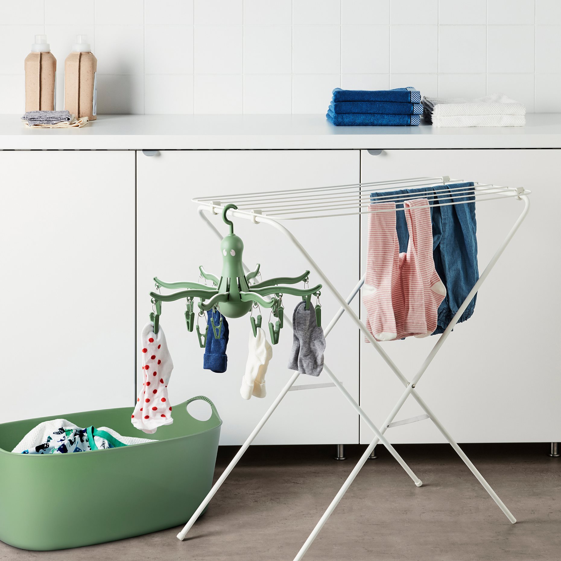PRESSA, hanging dryer 16 clothes pegs, 905.791.57