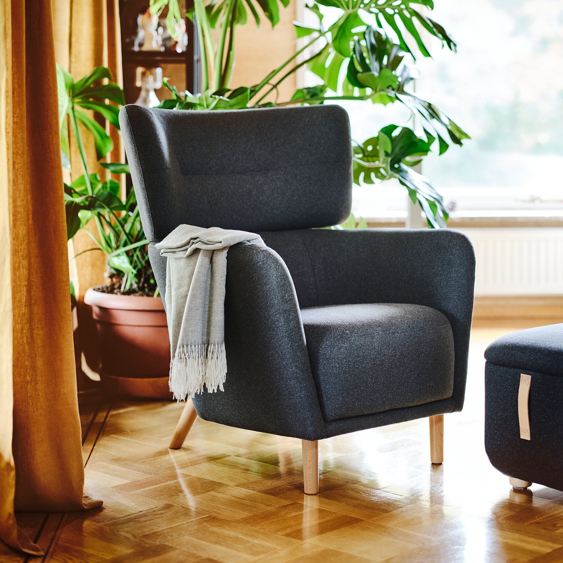 OSKARSHAMN, wing chair with footstool, 094.853.33