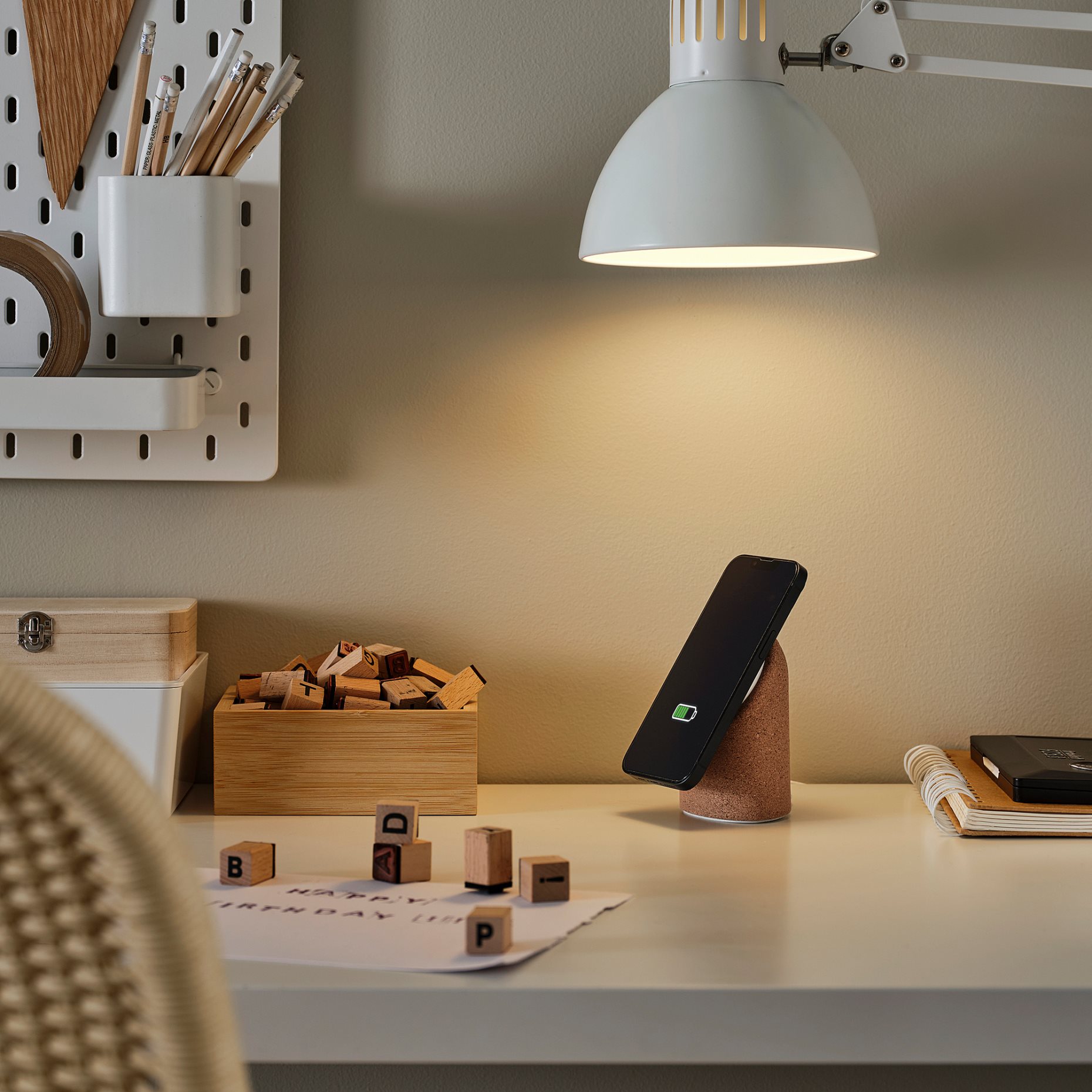 VÄSTMÄRKE, wireless charging stand, 105.982.11