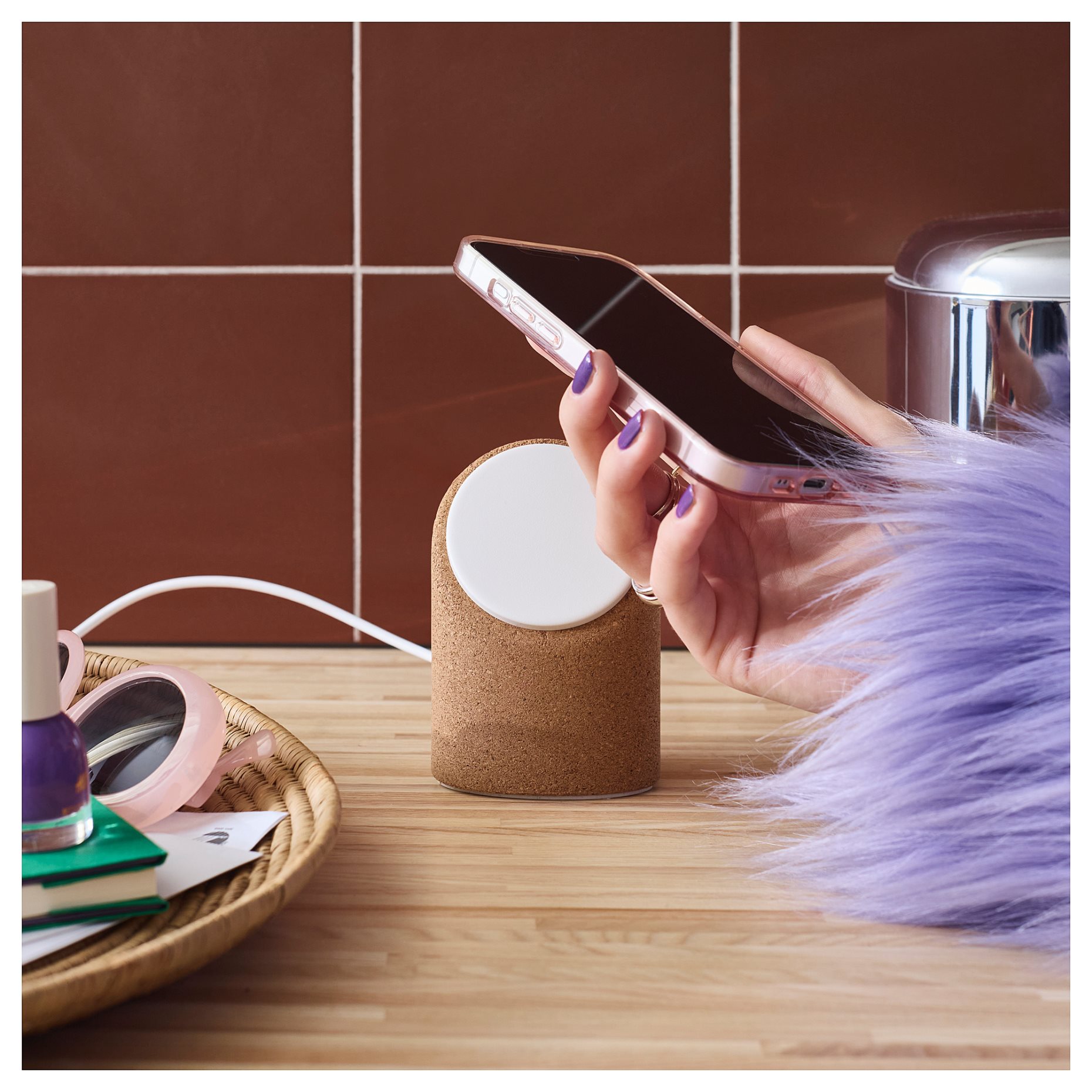VÄSTMÄRKE, wireless charging stand, 105.982.11