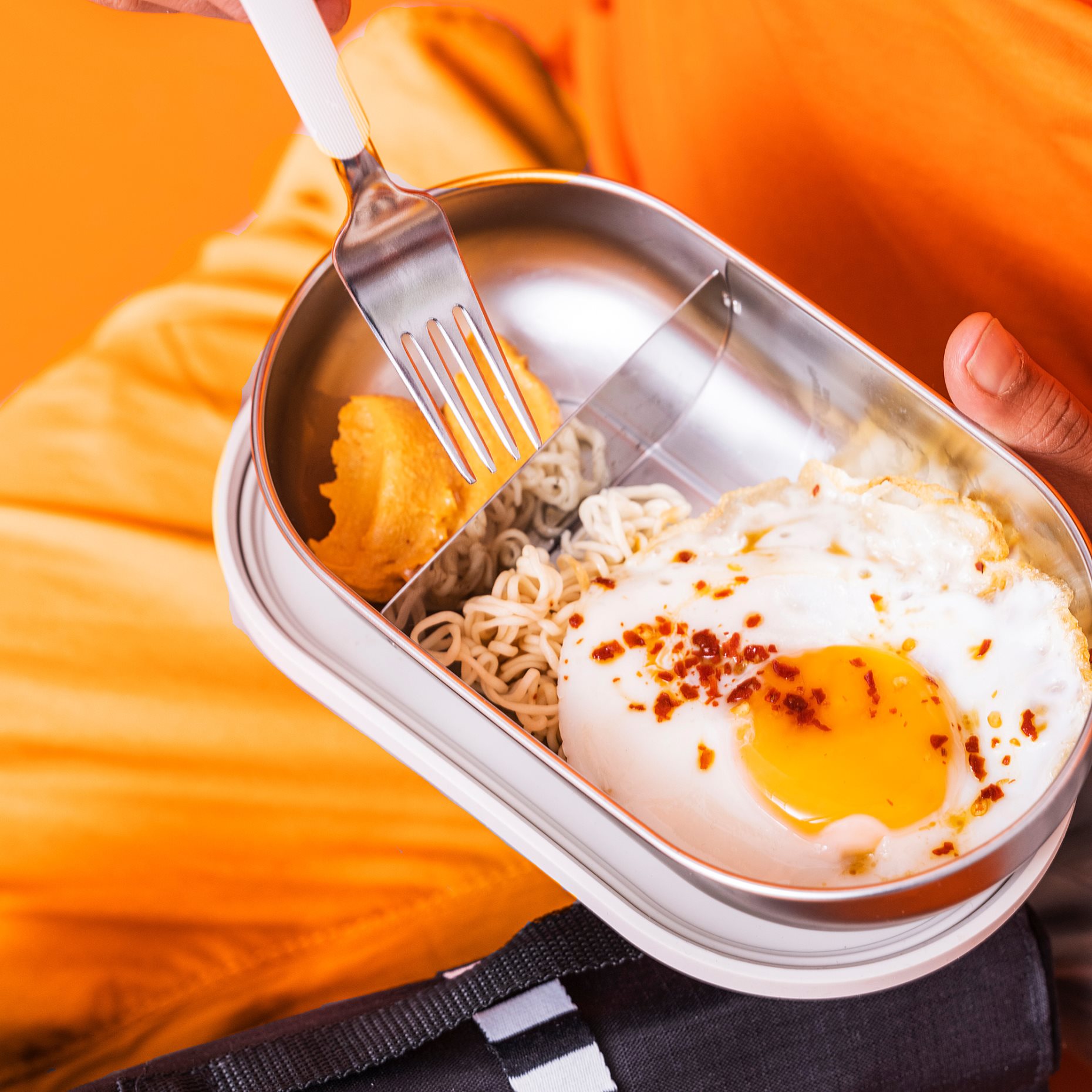 HALVVARM, δοχείο αποθήκευσης φαγητού με καπάκι και χώρισμα, 0.7 l, 204.972.21