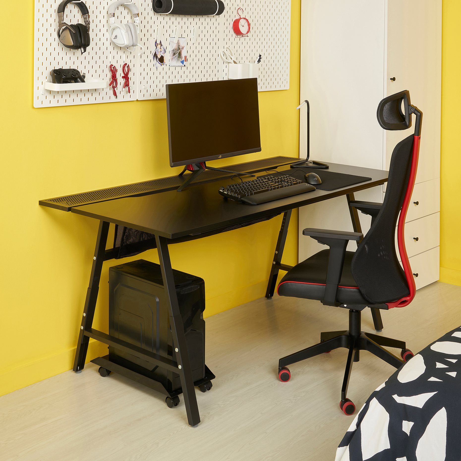 UTESPELARE/MATCHSPEL, gaming desk and chair, 394.407.72
