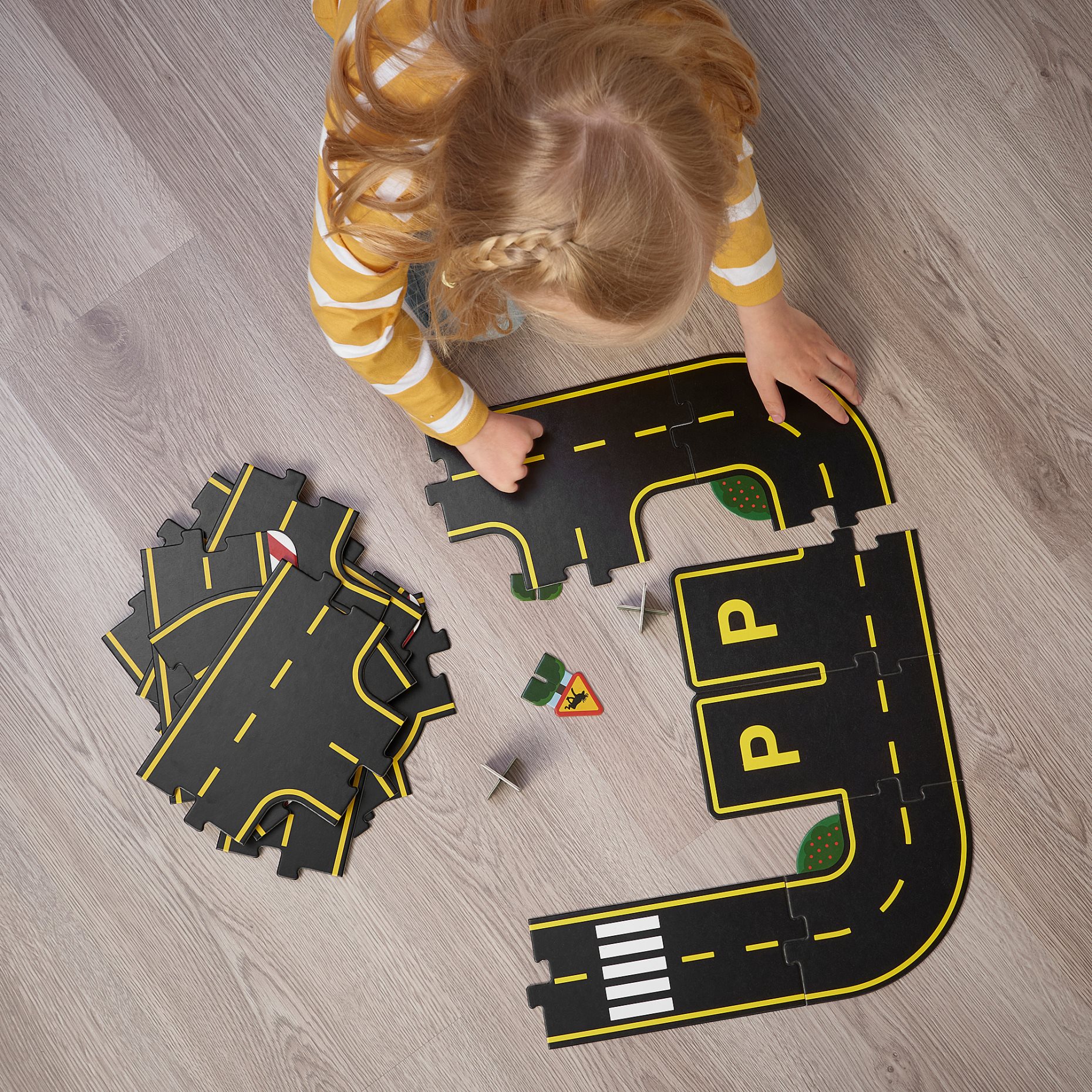 RÄVUNGE, 23-piece car track set, 605.388.56