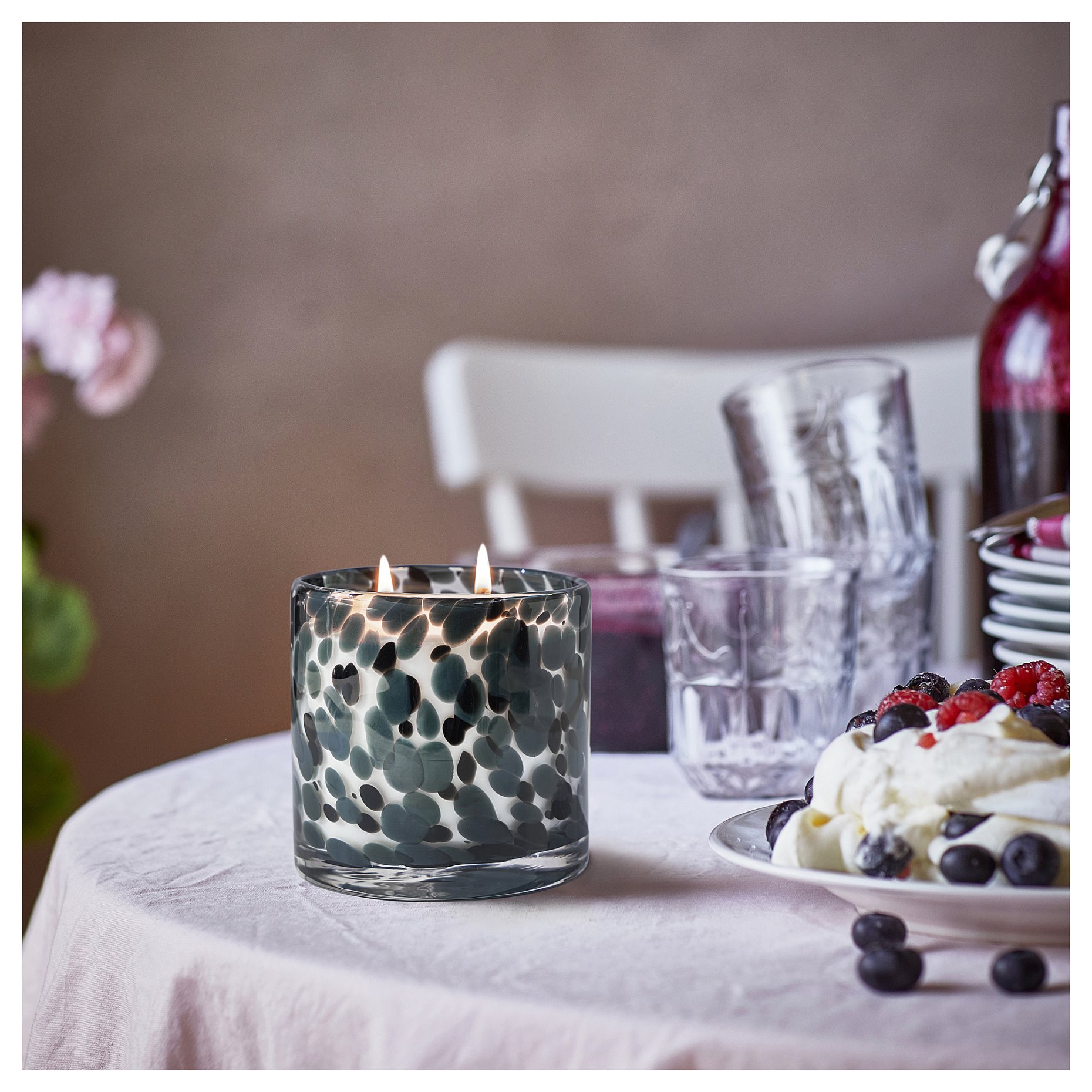 STÖRTSKÖN, scented candle in glass/2 wicks/Berries, 50 hr, 705.943.52