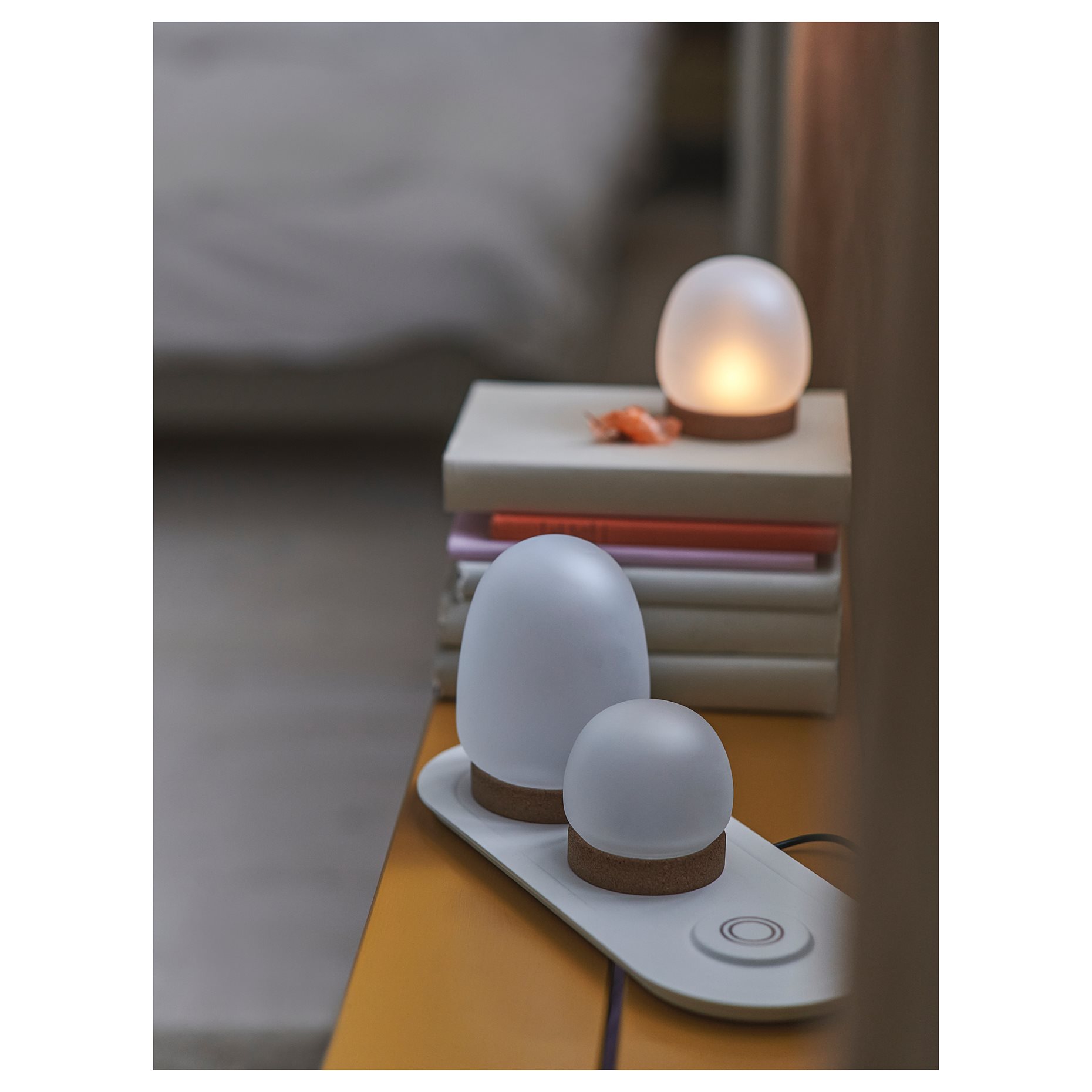 PRAKTSPIREA, 4-piece decoration lighting set with built-in LED light source and charging tray, 805.388.55