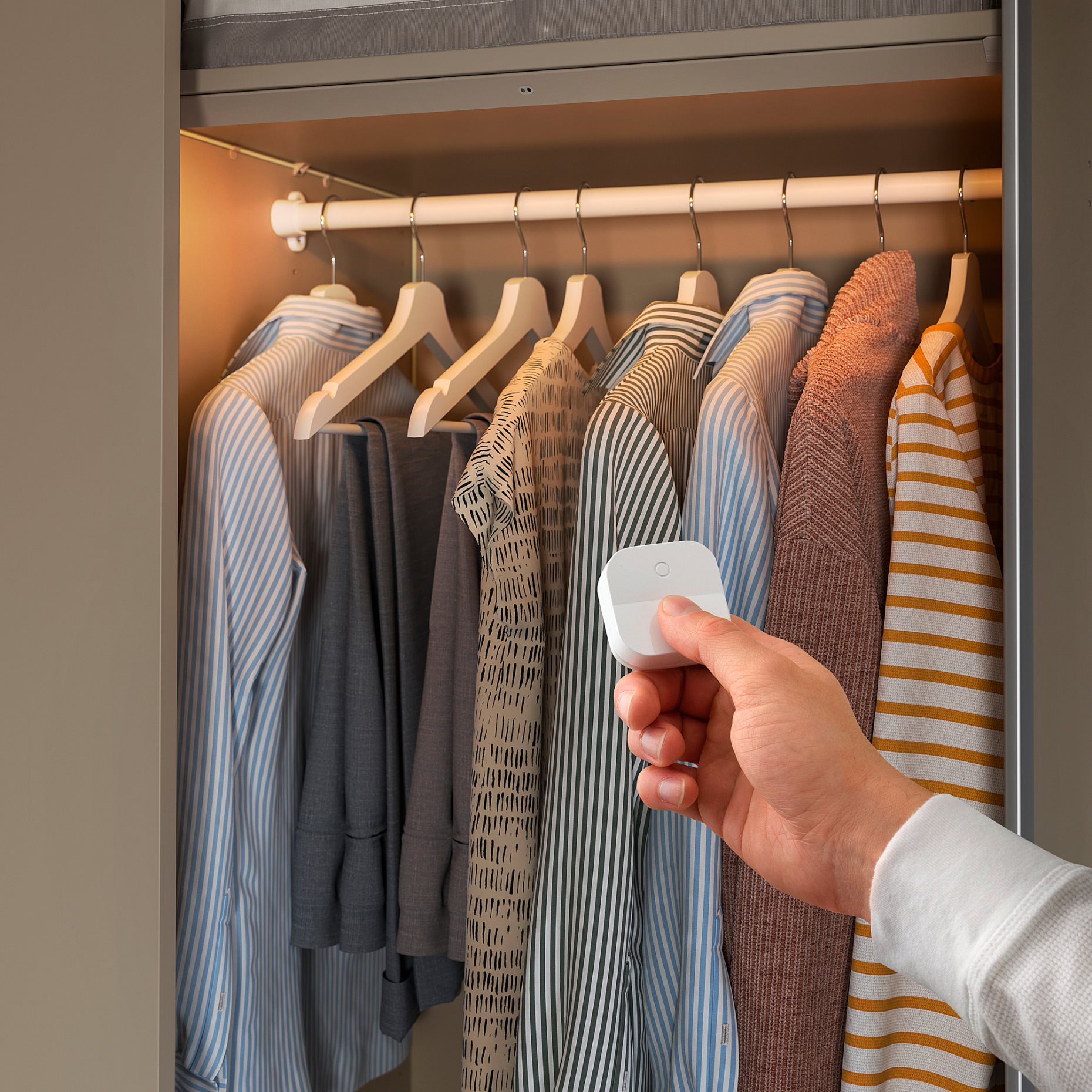 ÖVERSIDAN, wardrobe strip with built-in LED light source and sensor dimmable, 71 cm, 904.749.09