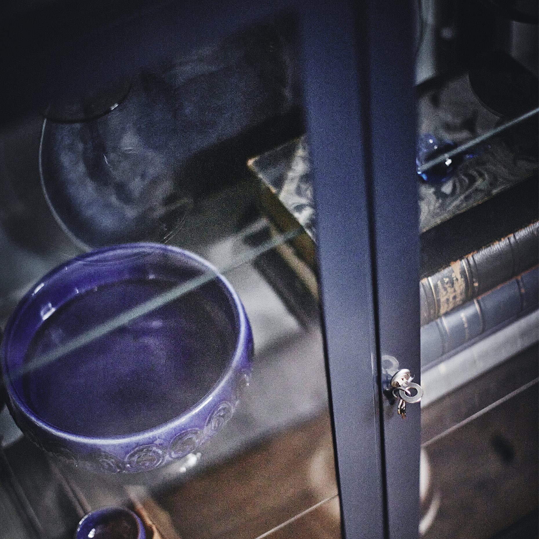 FABRIKÖR, glass-door cabinet, 003.631.71