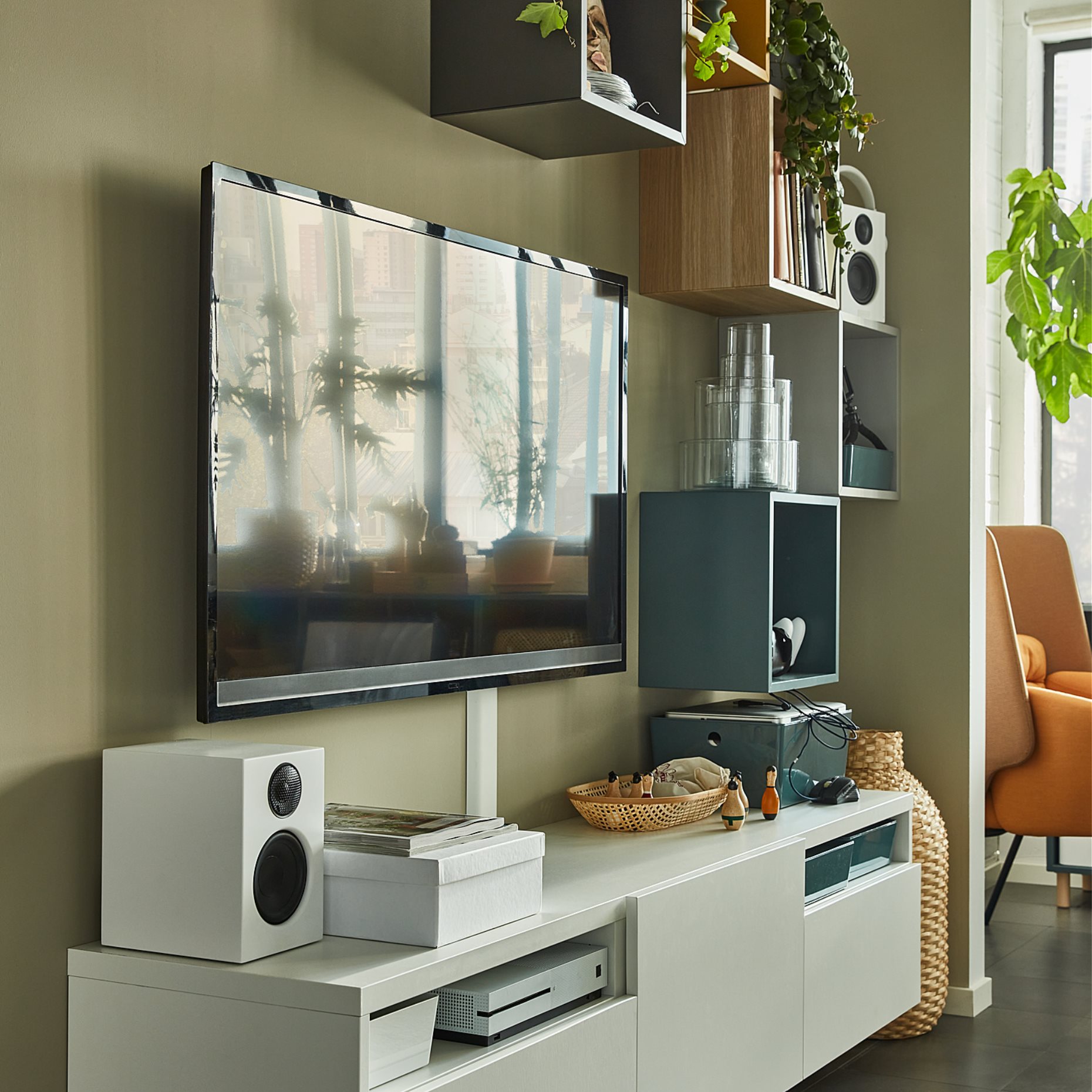 BESTÅ, έπιπλο TV με πόρτα/συρτάρια με μαλακό κλείσιμο, 180x42x39 cm, 493.284.02