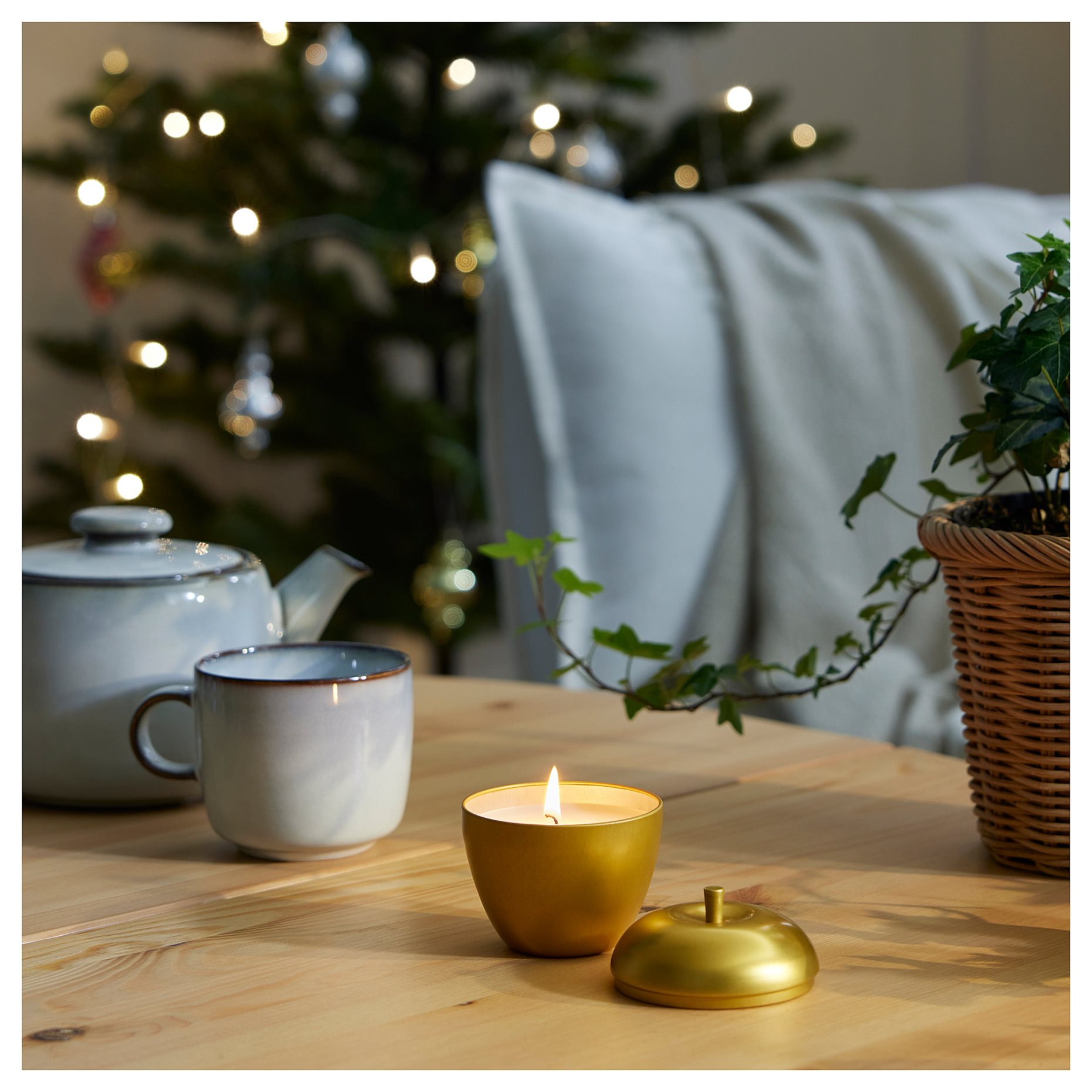 VINTERFINT, αρωματικό κερί σε μεταλλικό κουτί/μήλο και κανέλα, 24 ώρες, 105.999.08