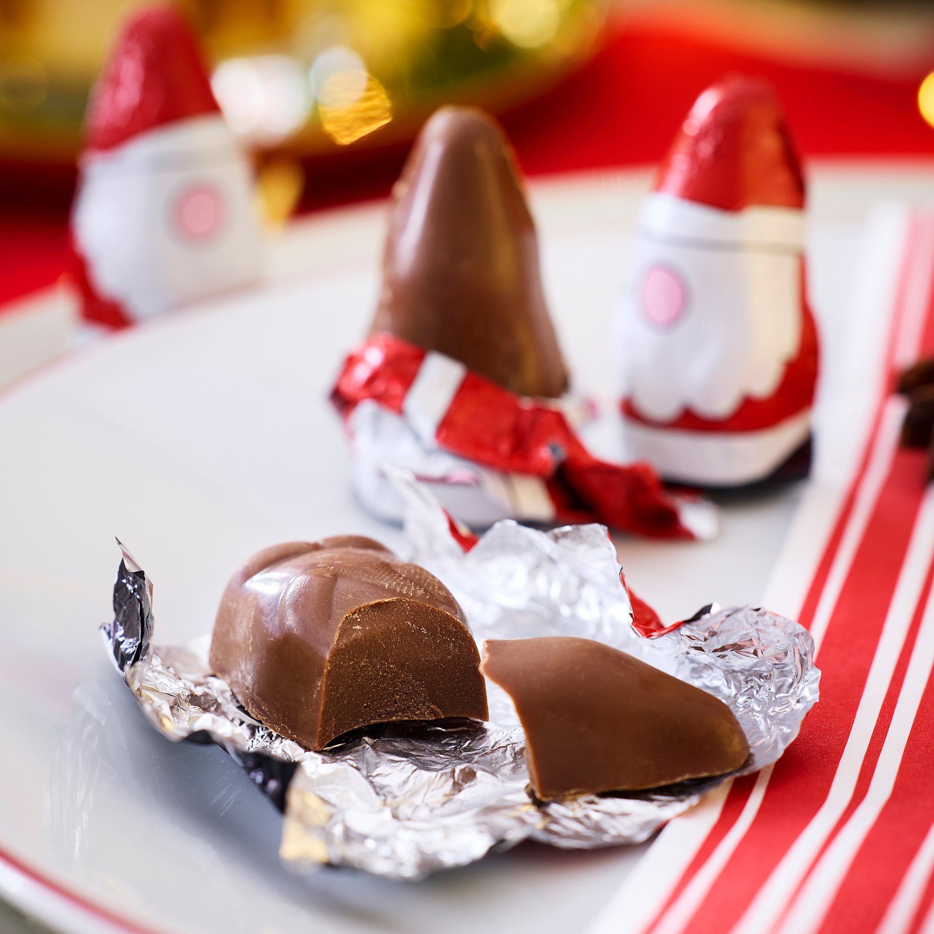 VINTERSAGA, bag of chocolate Santas RAC, 96 g, 206.181.38