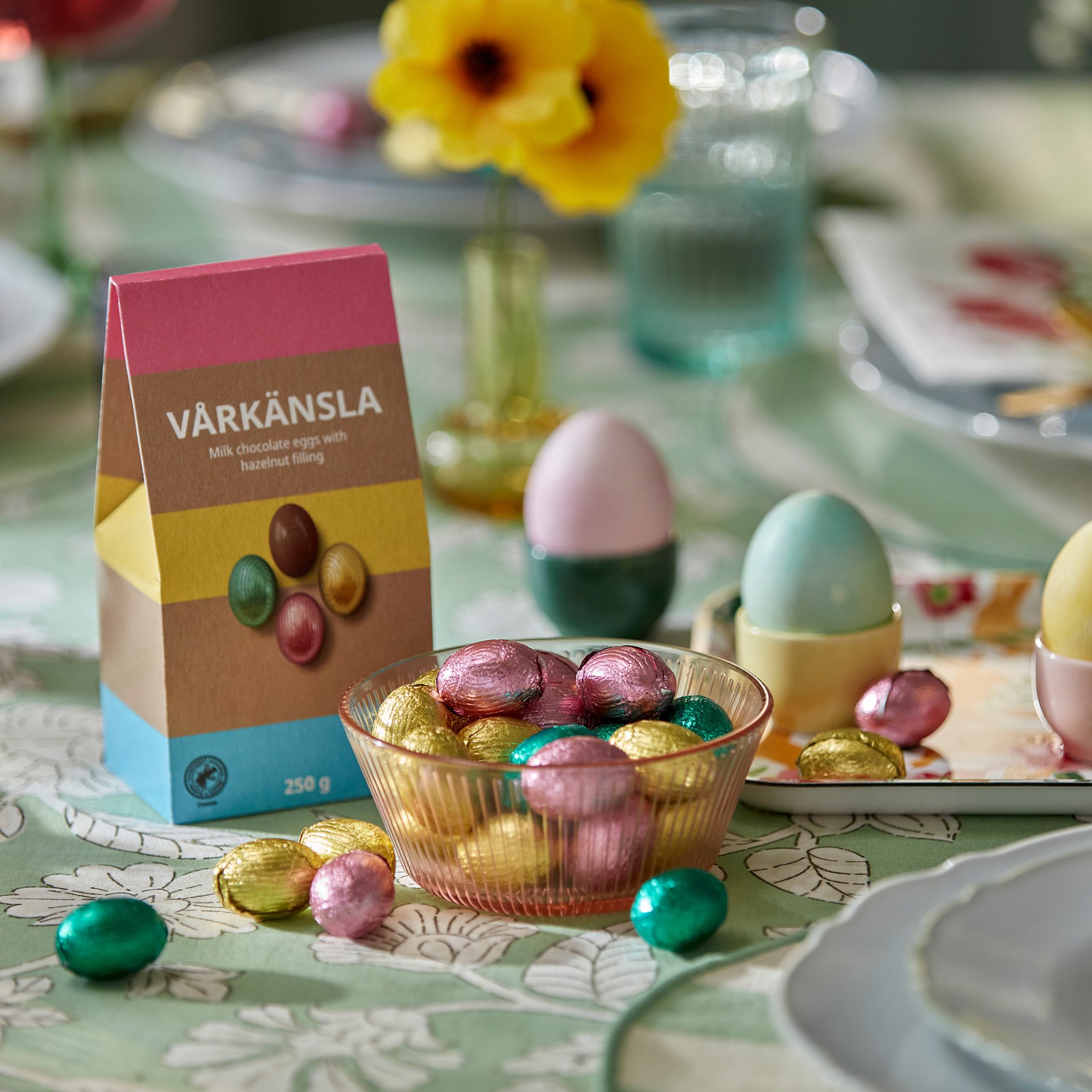 VÅRKÄNSLA, milk choco eggs with hazelnut/RAC certified, 250 g, 406.231.05