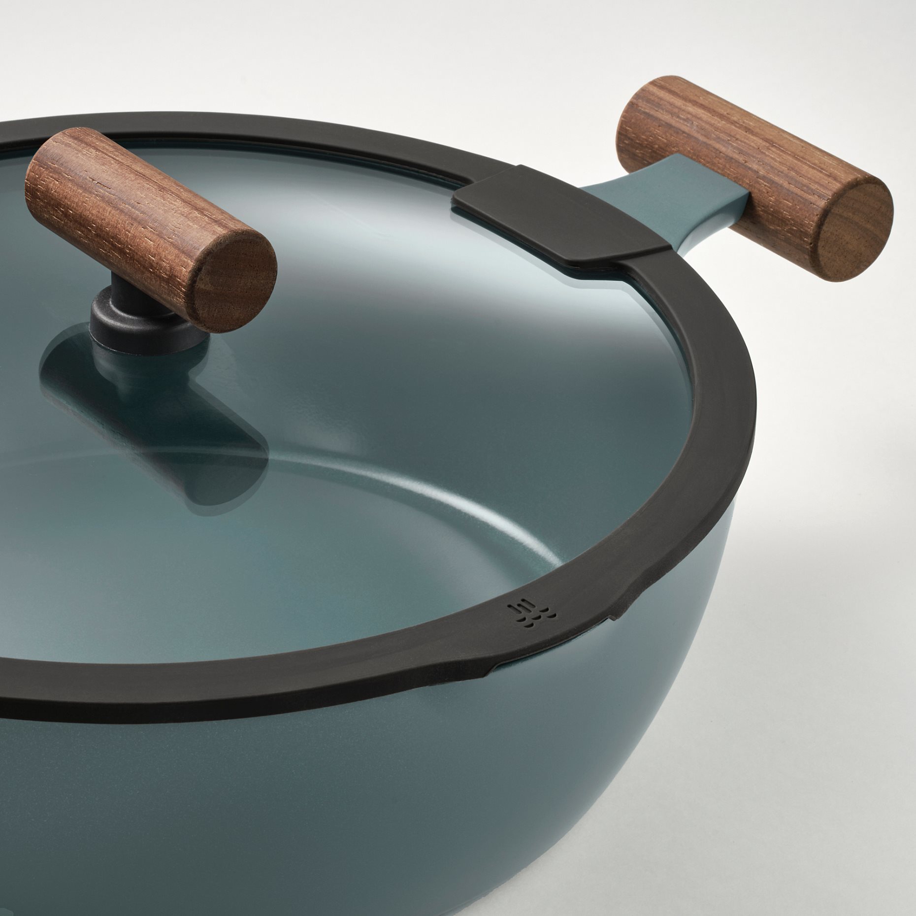 KLIPPFISK, saute pan with lid with non-stick coating, 28 cm, 706.025.16
