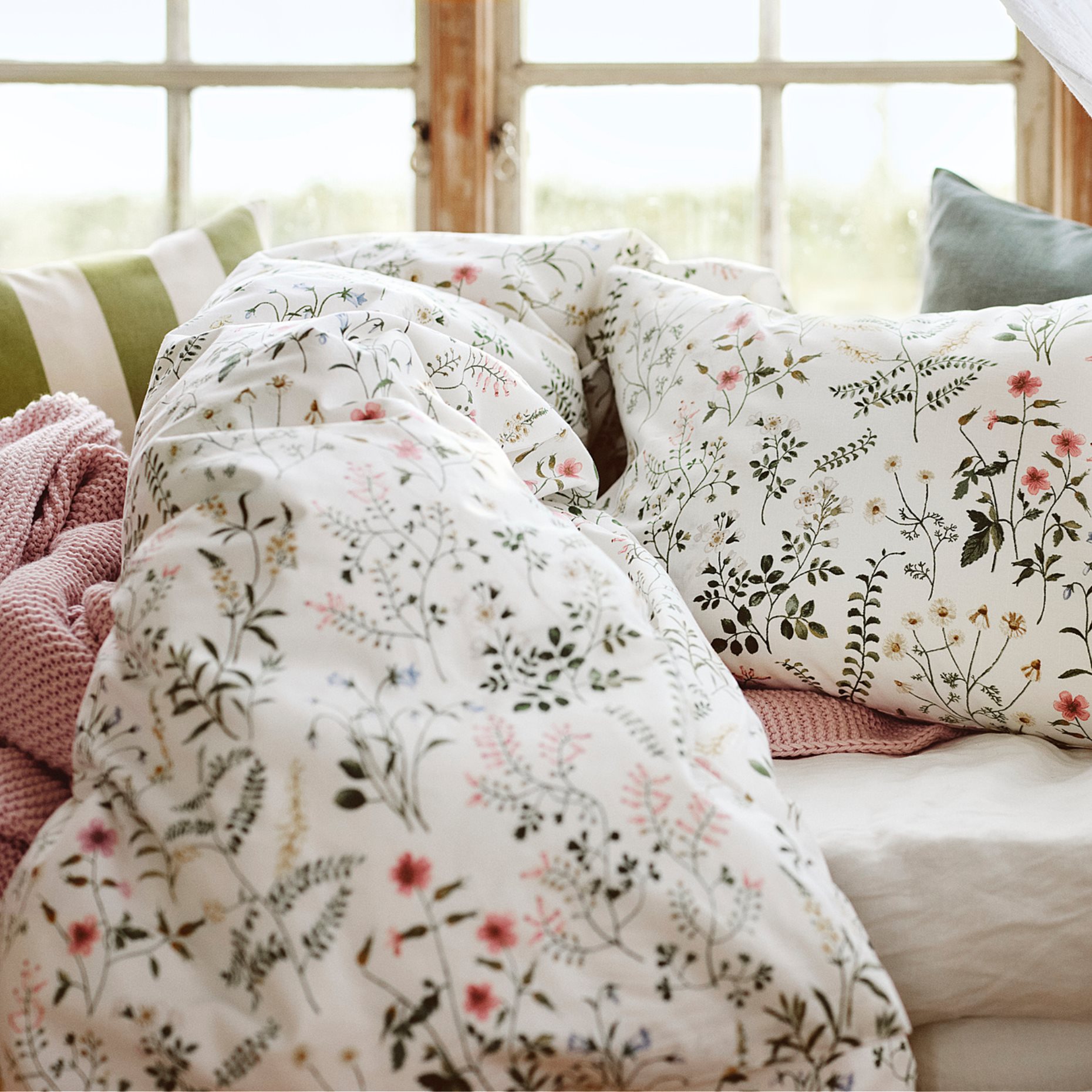 TIMJANSMOTT, duvet cover and pillowcase/floral pattern, 150x200/50x60 cm, 805.226.04