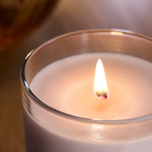 LOTSFÅGEL, αρωματικό κερί σε ποτήρι/ροζ λουλούδια, 40 ώρες, 006.083.76