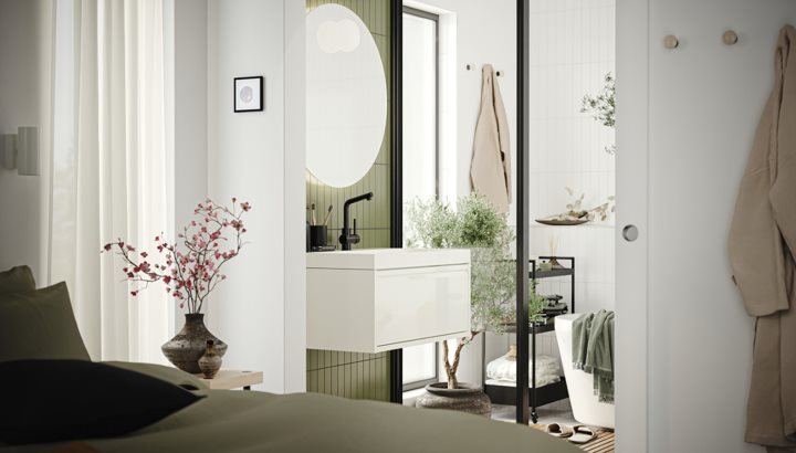 A small bathroom becomes a minimalist oasis