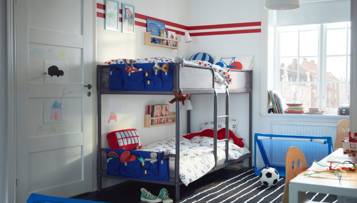 Ένα παιδικό υπνοδωμάτιο για δύο - και για πολύ παιχνίδι