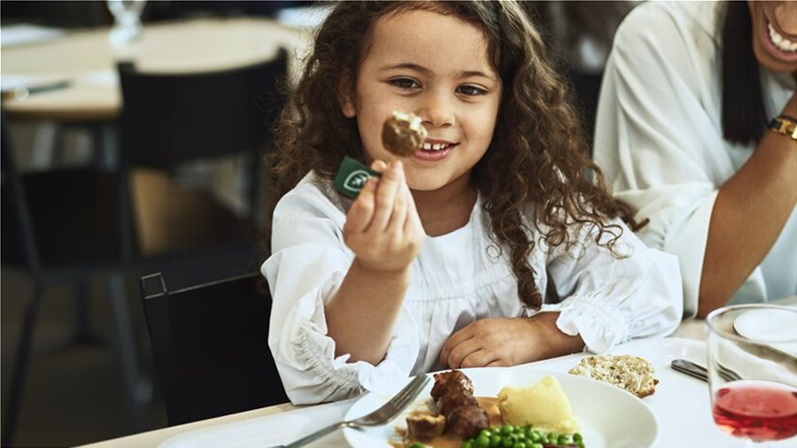 Free kids’ meal with 5 meatballs and fries, with the purchase of one hot dish for IKEA Family members!
