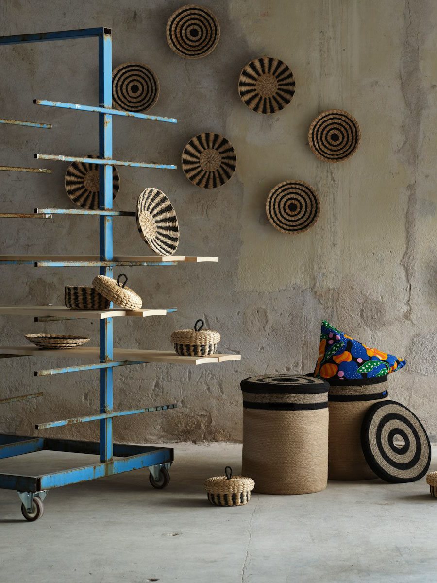 Come closer to nature with a banana lampshade